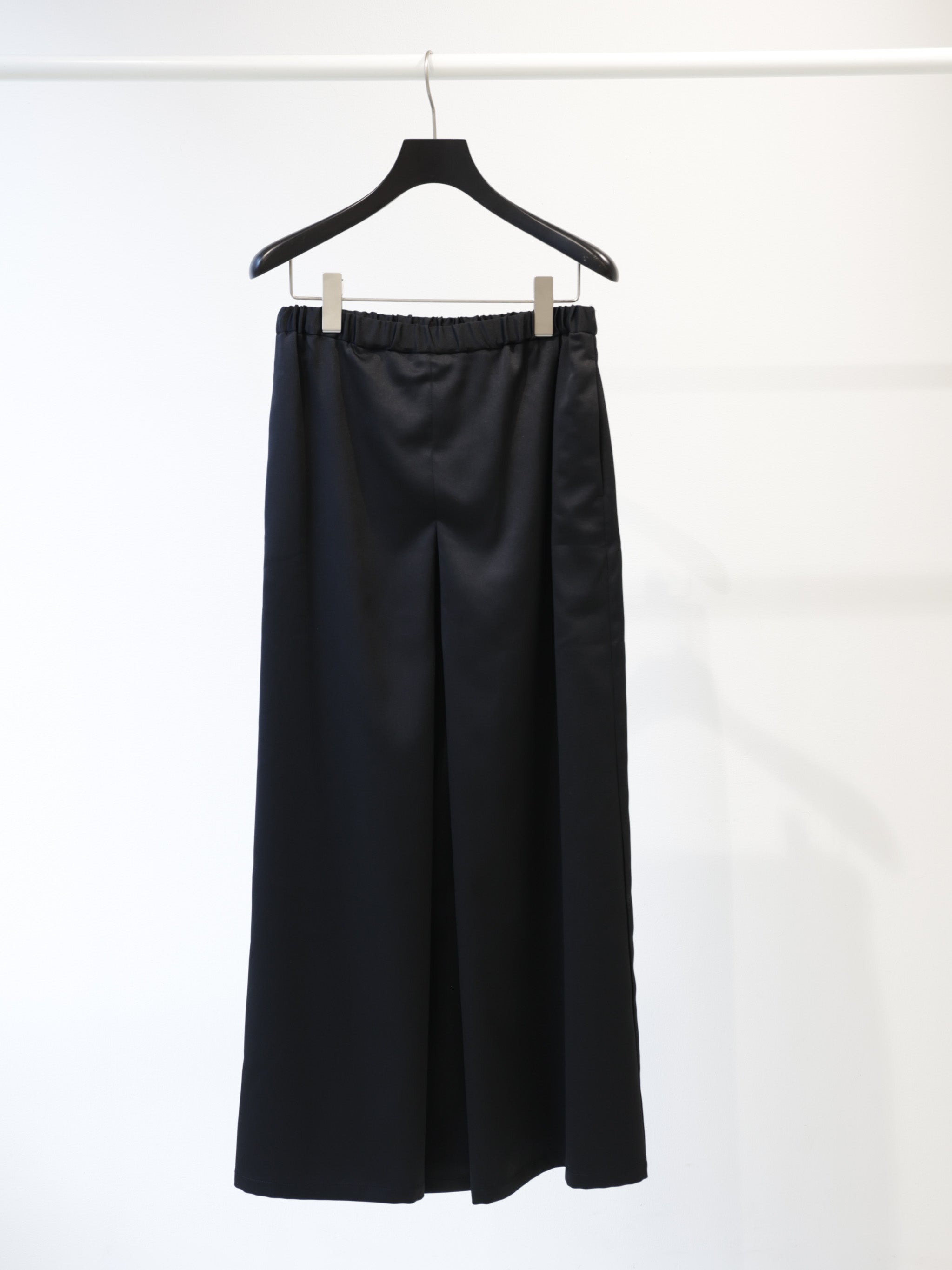 MIDIUMISOLID ダブルジャケットとセットアップになる、美シルエットのきれいめワイドパンツ(ネイビー)