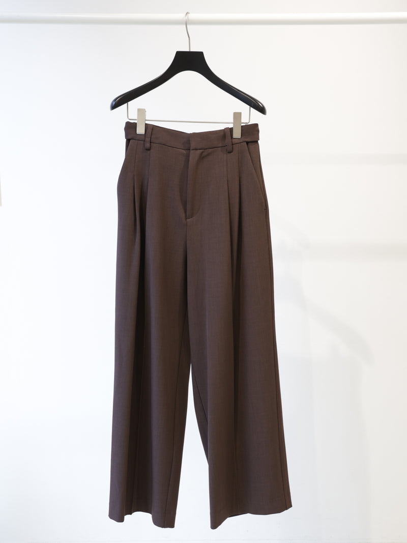 MIDIUMISOLID シアーシャツとセットアップで着られる、軽やかで美しいシルエットのロングスカート(アイボリー)