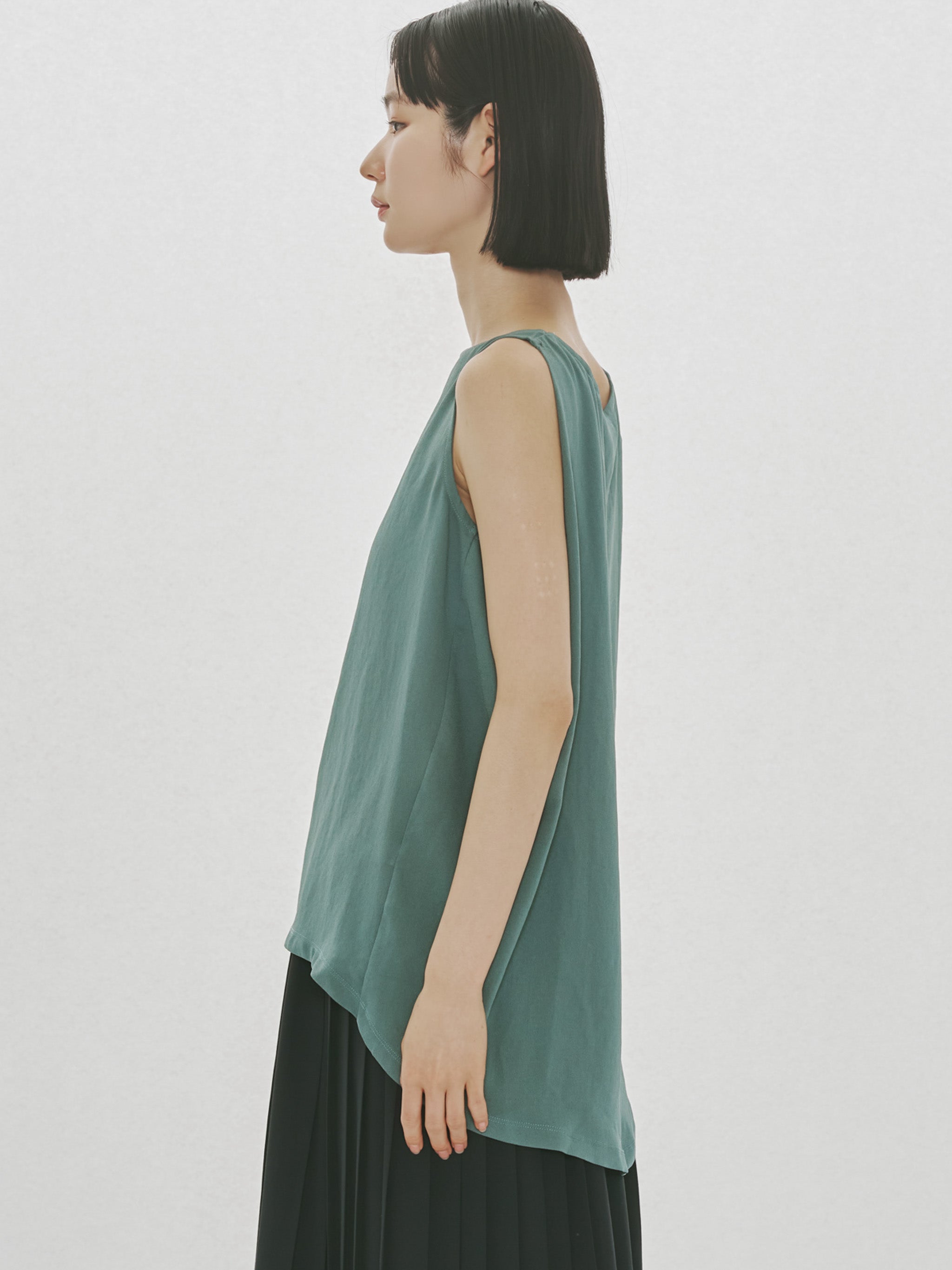 no sleeve tucked wide pullover