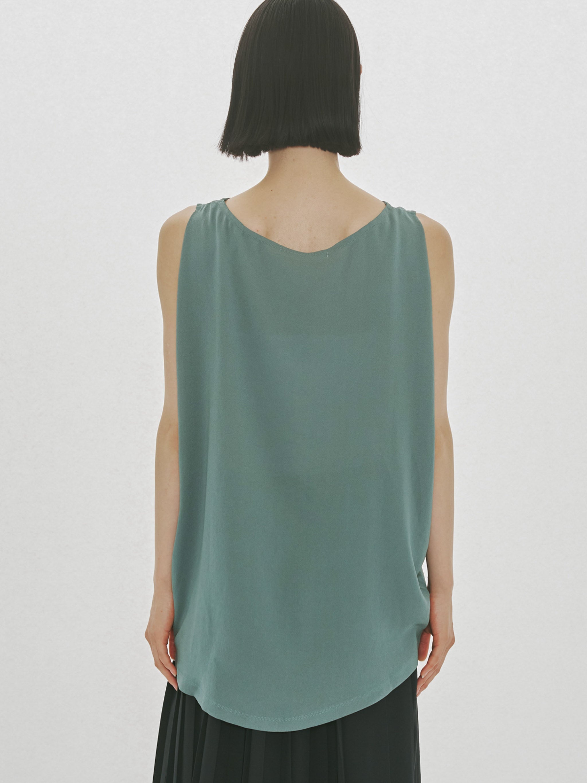 no sleeve tucked wide pullover