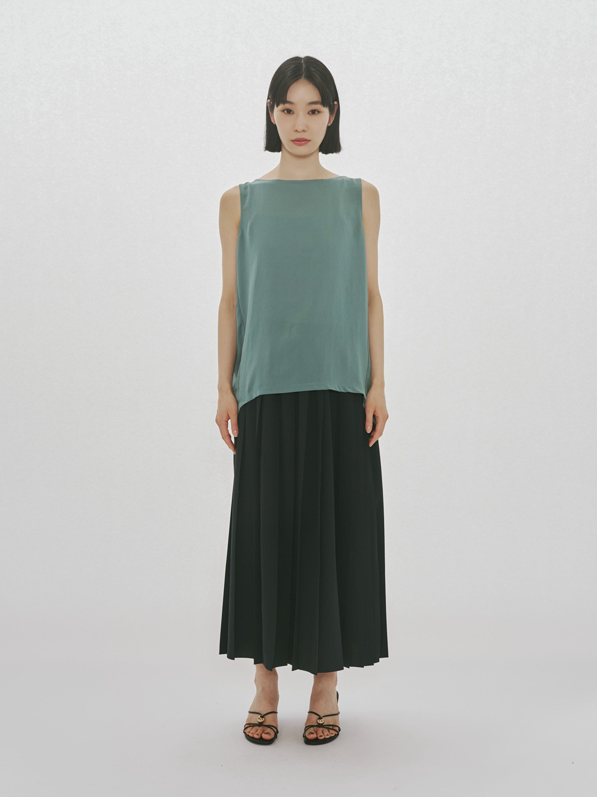 no sleeve tucked wide pullover