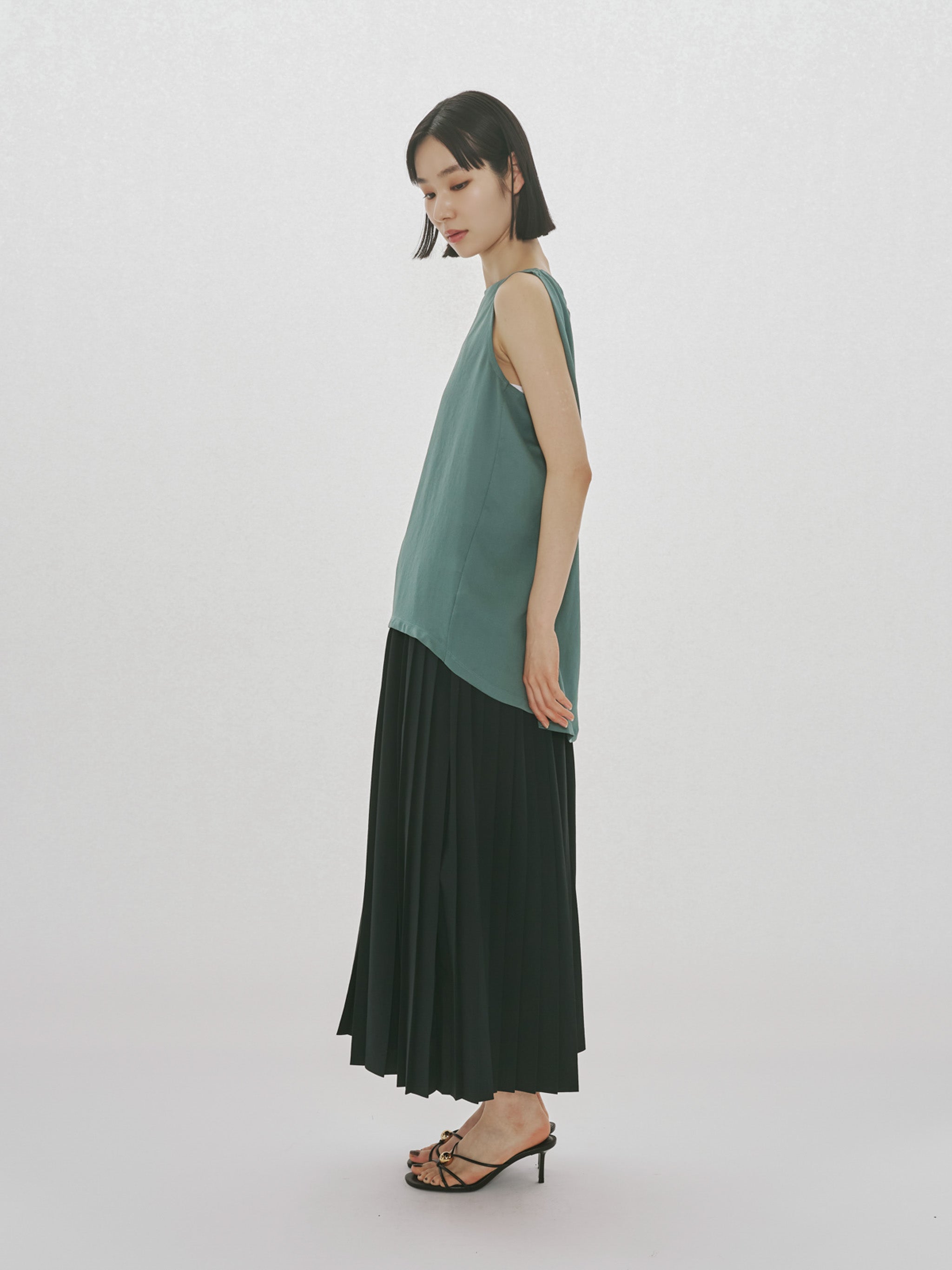no sleeve tucked wide pullover