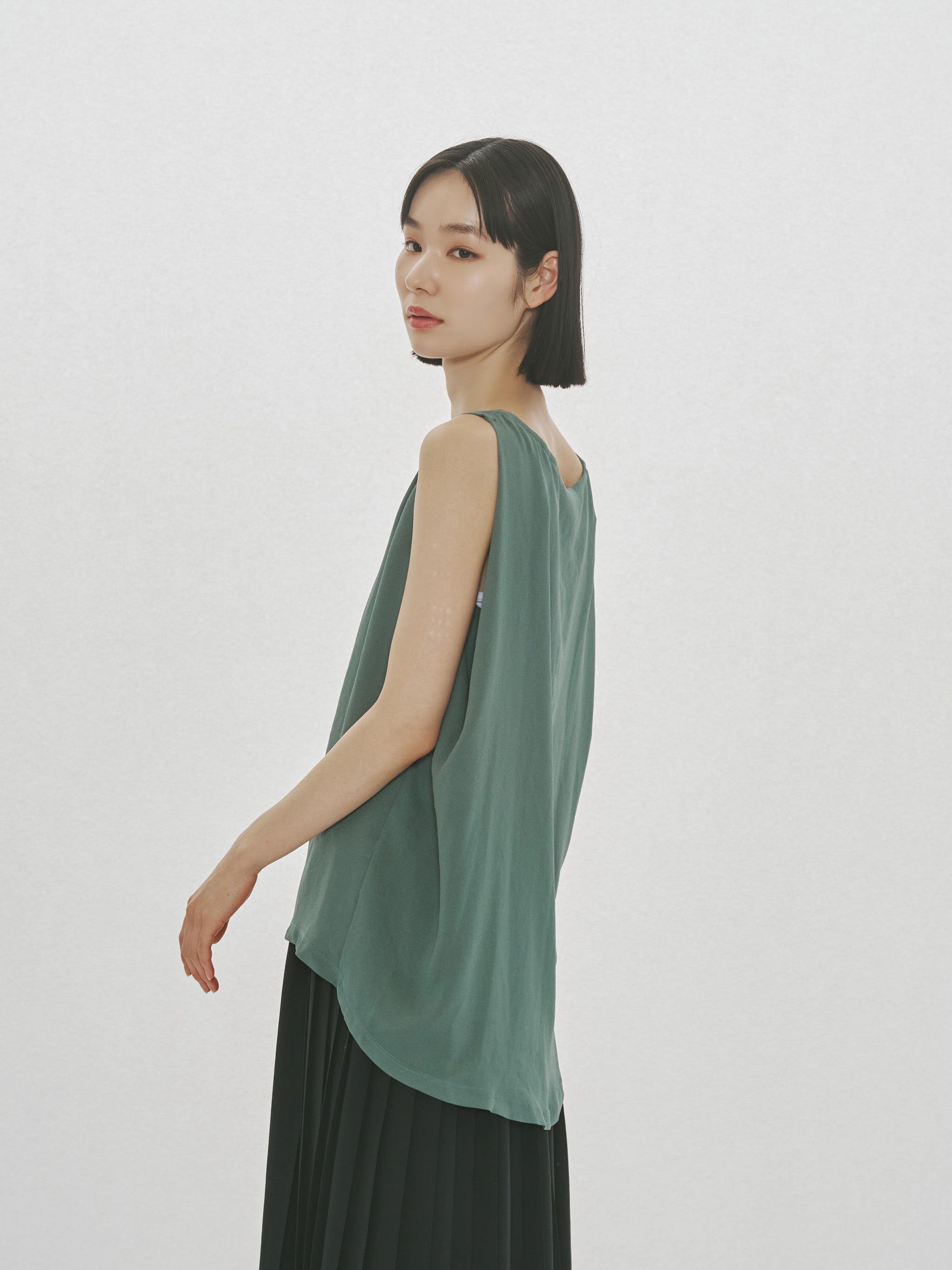 no sleeve tucked wide pullover