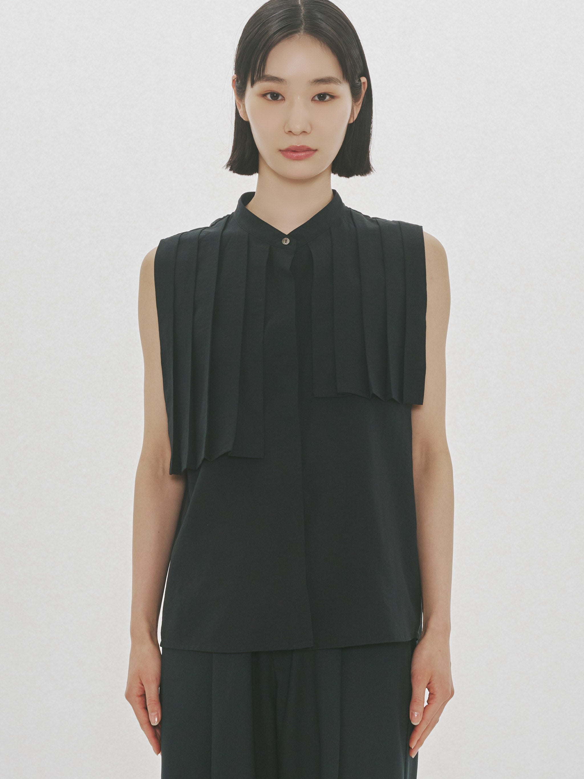 No Sleeve Asymmetry Pleats Shirt｜アシンメトリープリーツシャツ