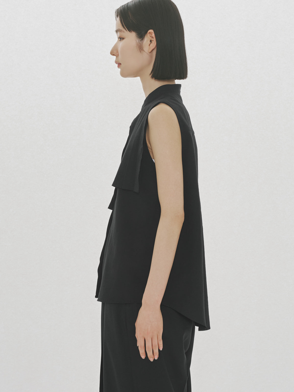 No Sleeve Asymmetry Pleats Shirt｜アシンメトリープリーツシャツ
