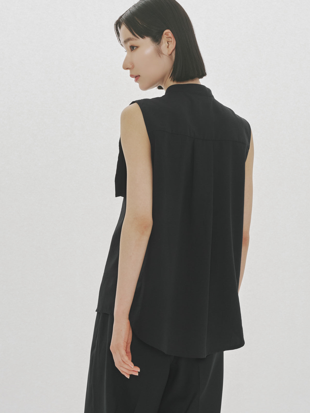 No Sleeve Asymmetry Pleats Shirt｜アシンメトリープリーツシャツ