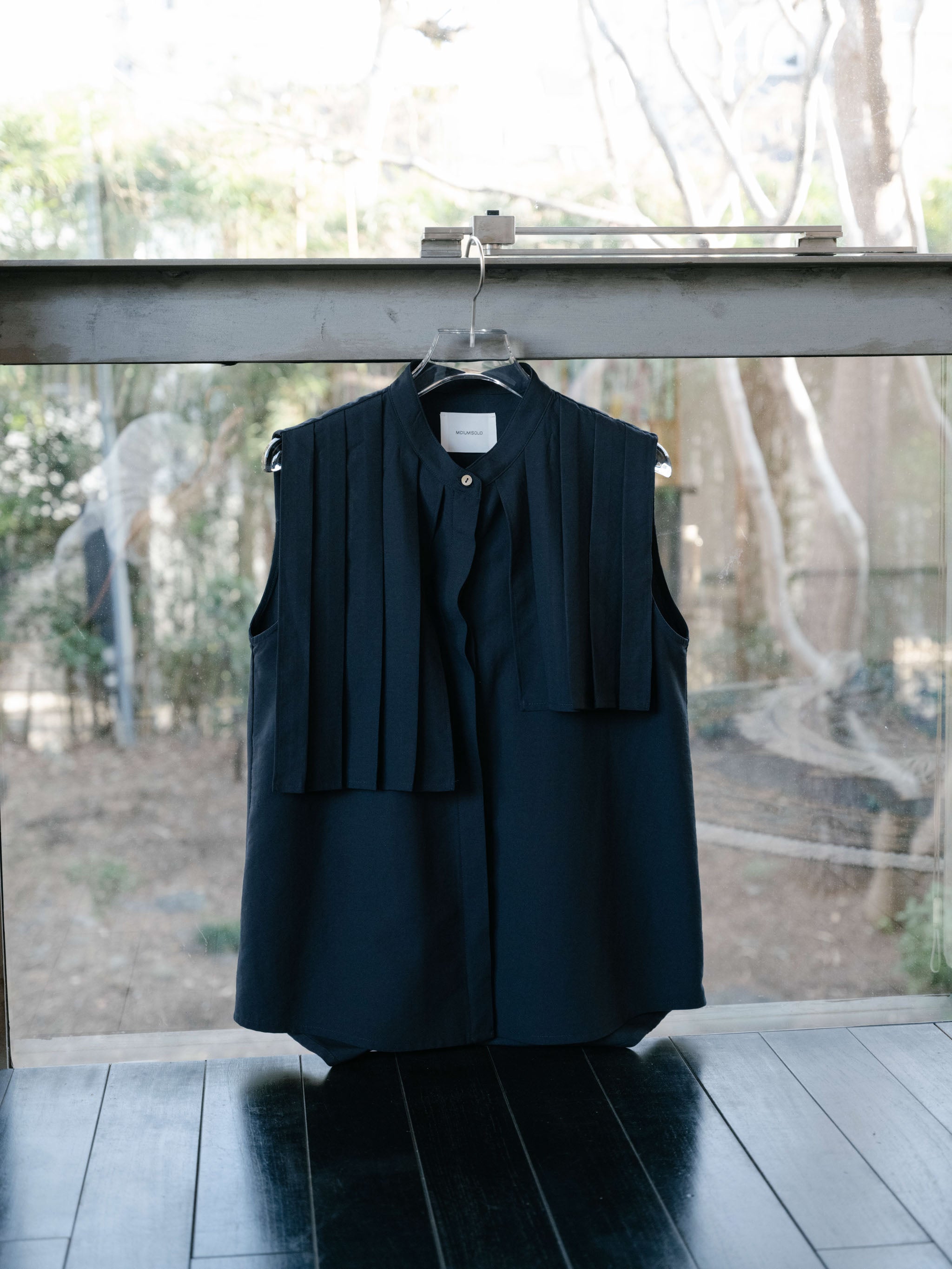 N/S asymmetry pleats shirt