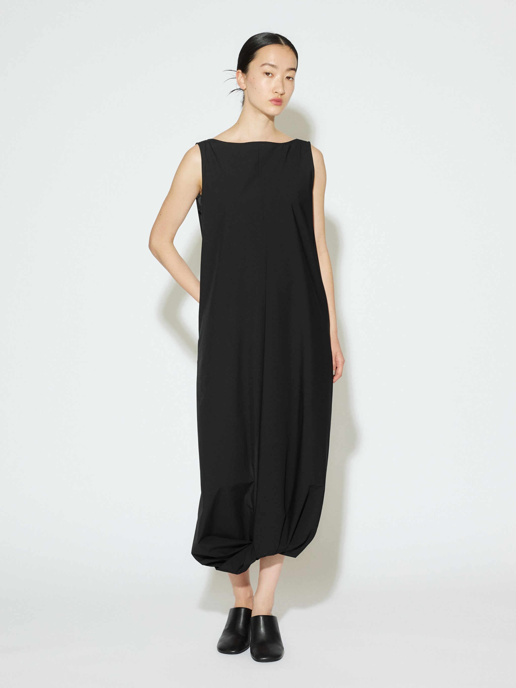 sleeveless twist hem onepiece