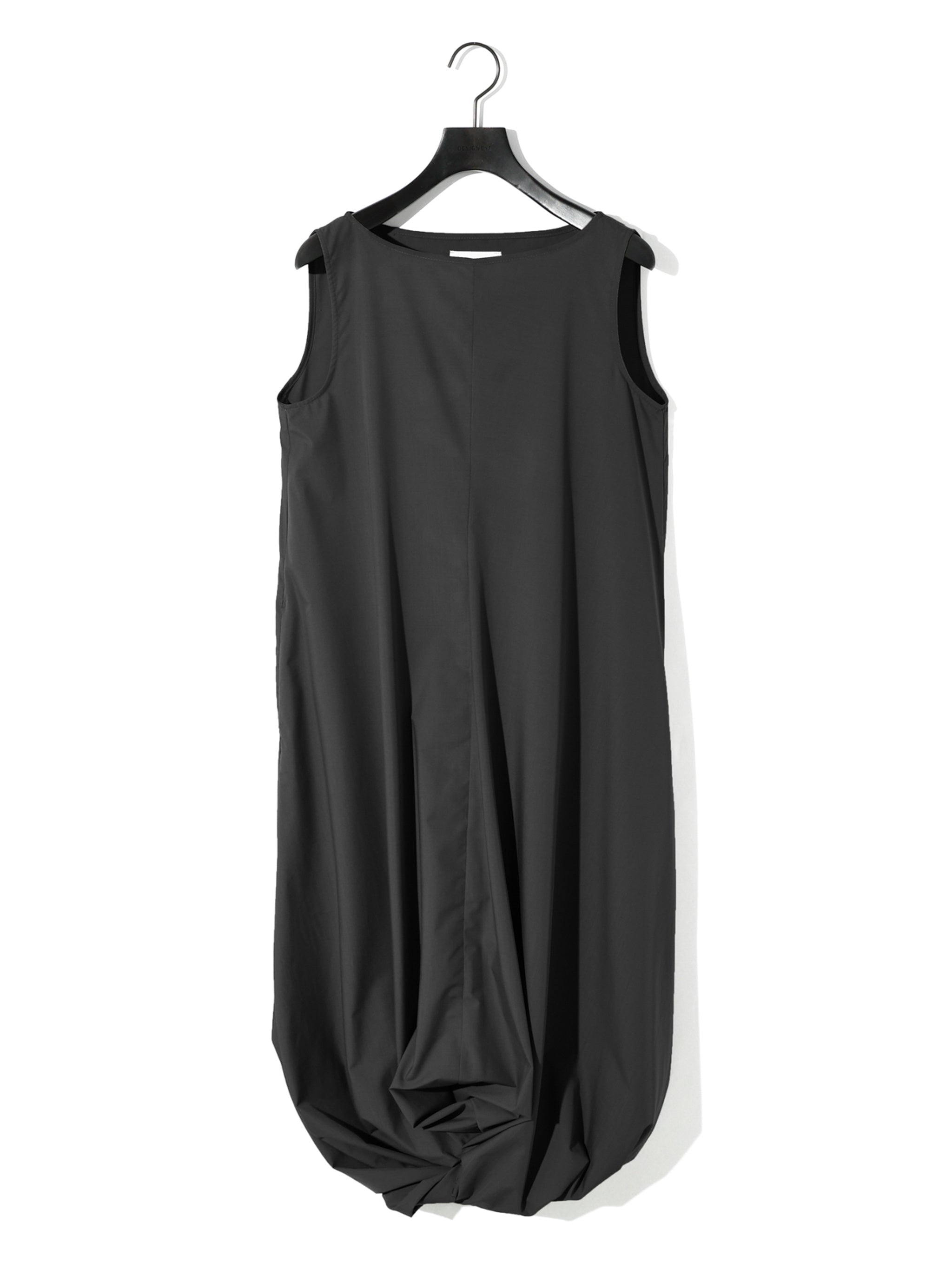 sleeveless twist hem onepiece