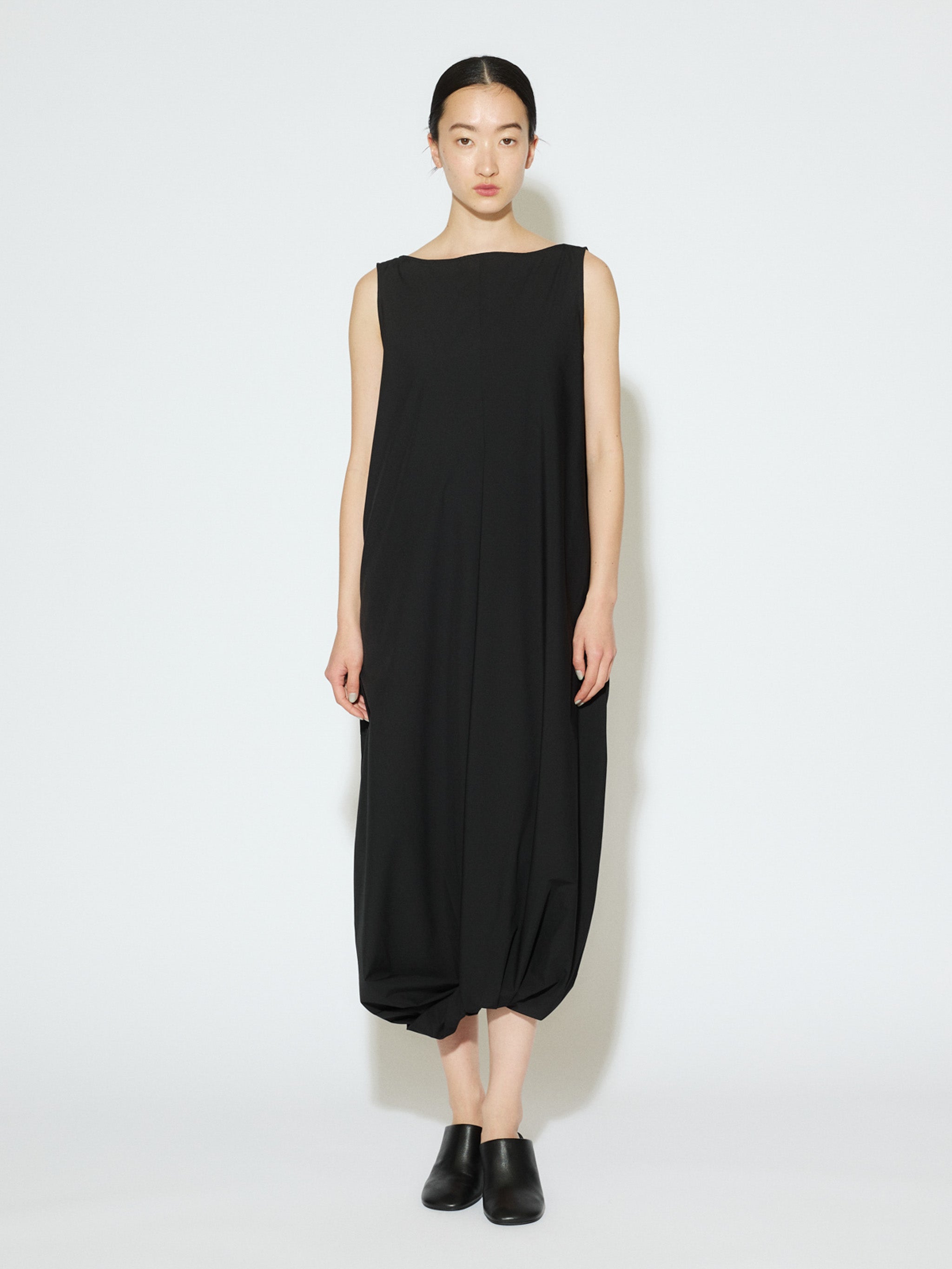 sleeveless twist hem onepiece