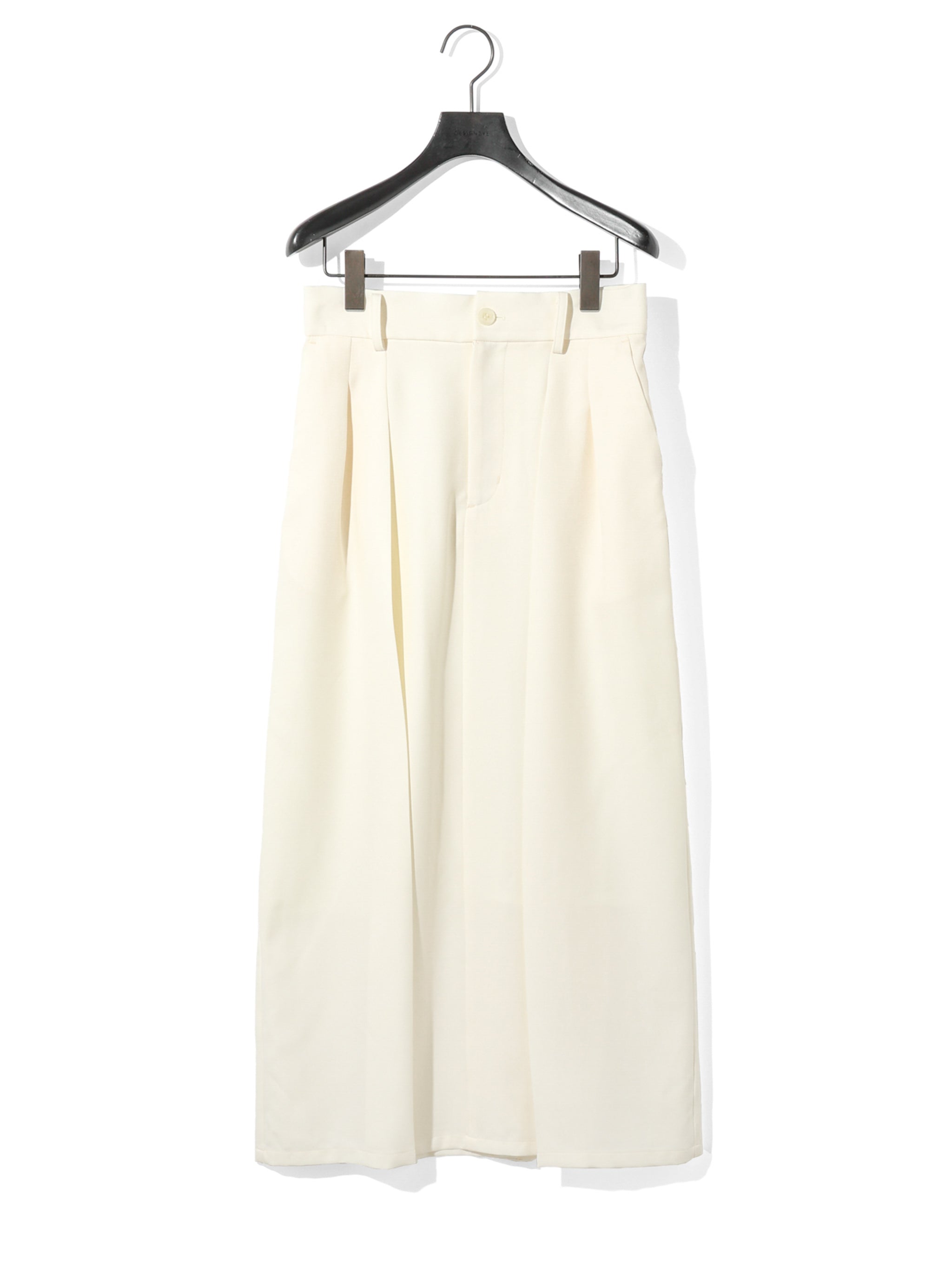 in tuck skirt [A]