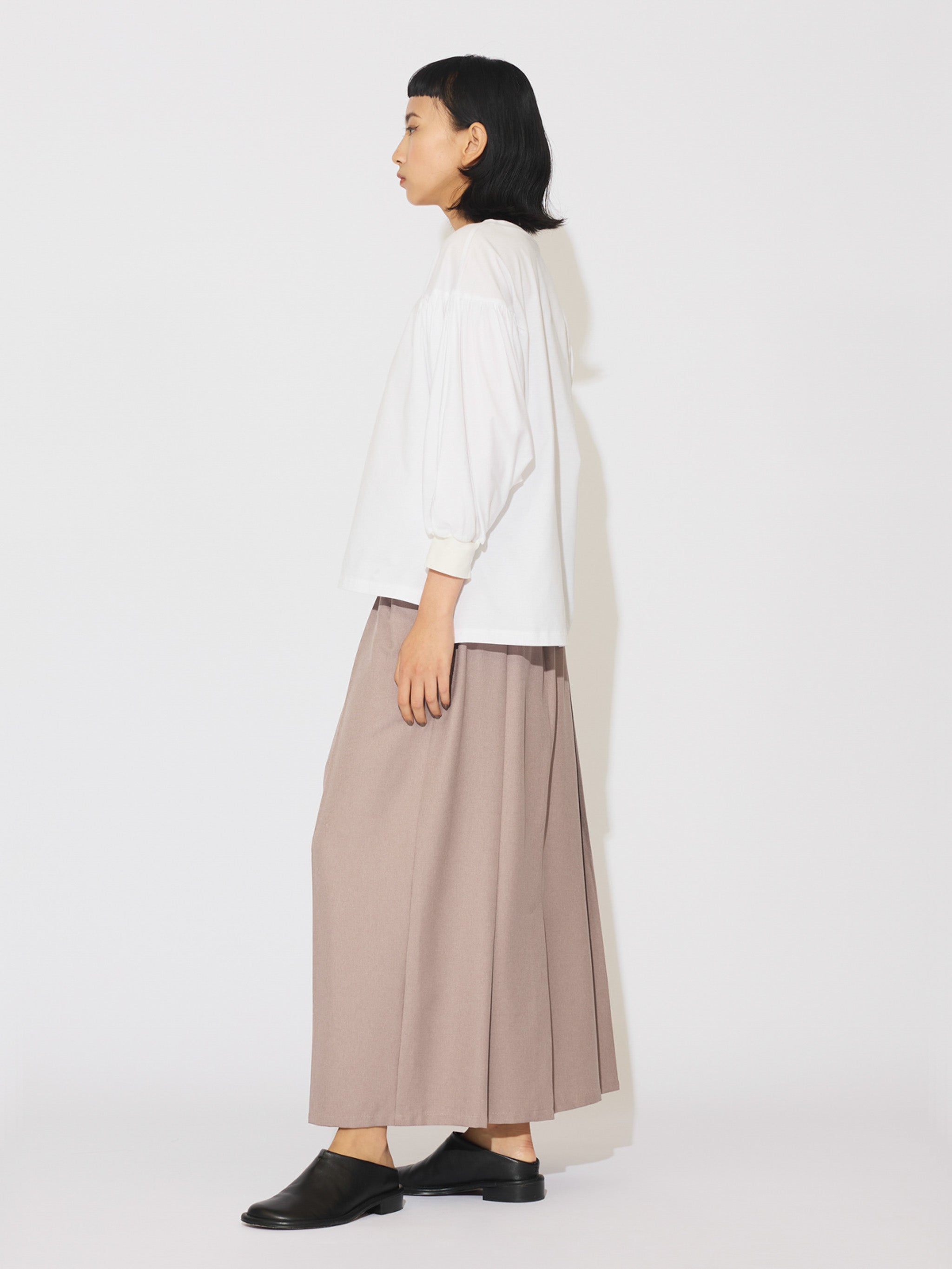 in tuck skirt [A]