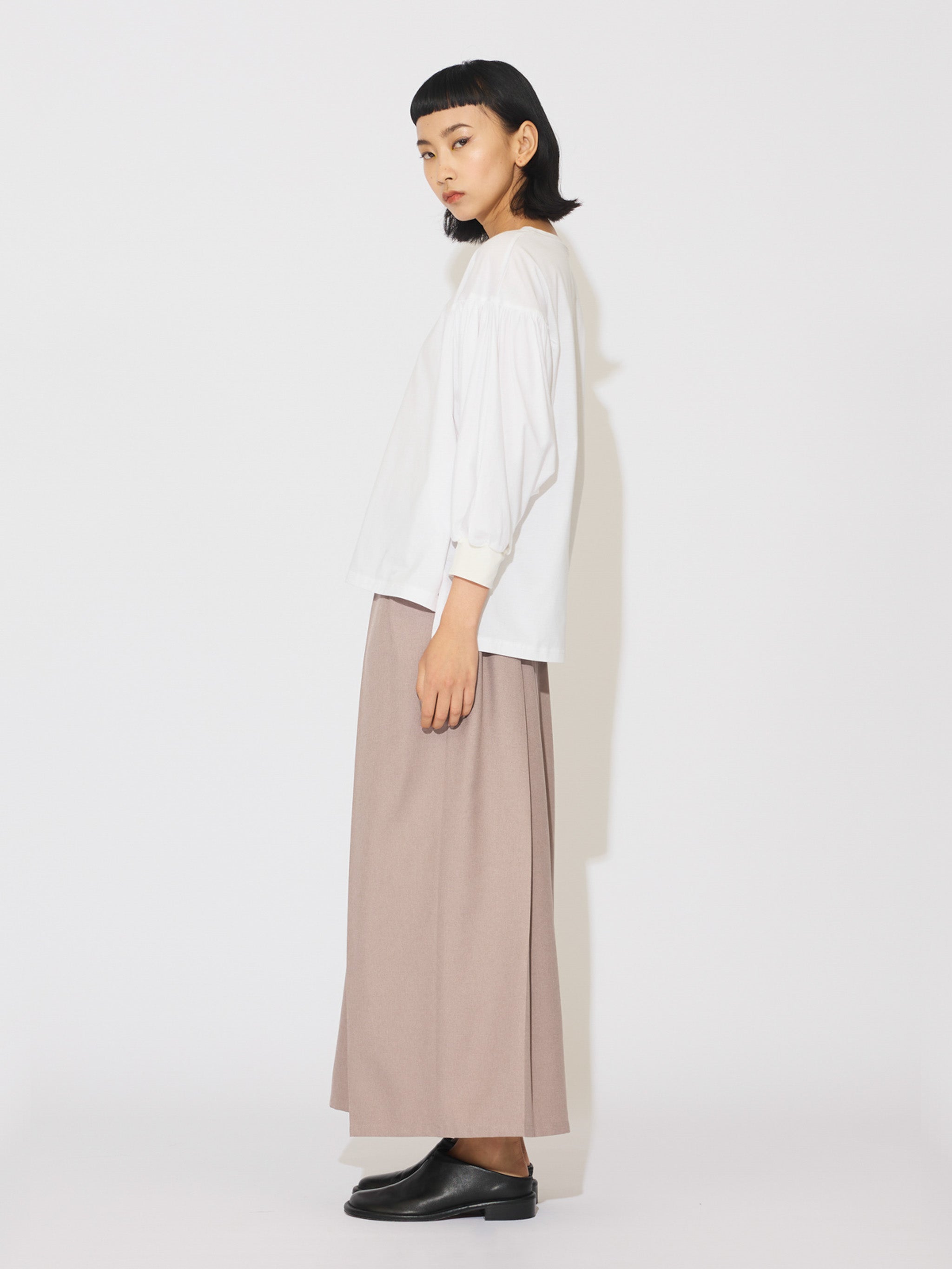 in tuck skirt [A]