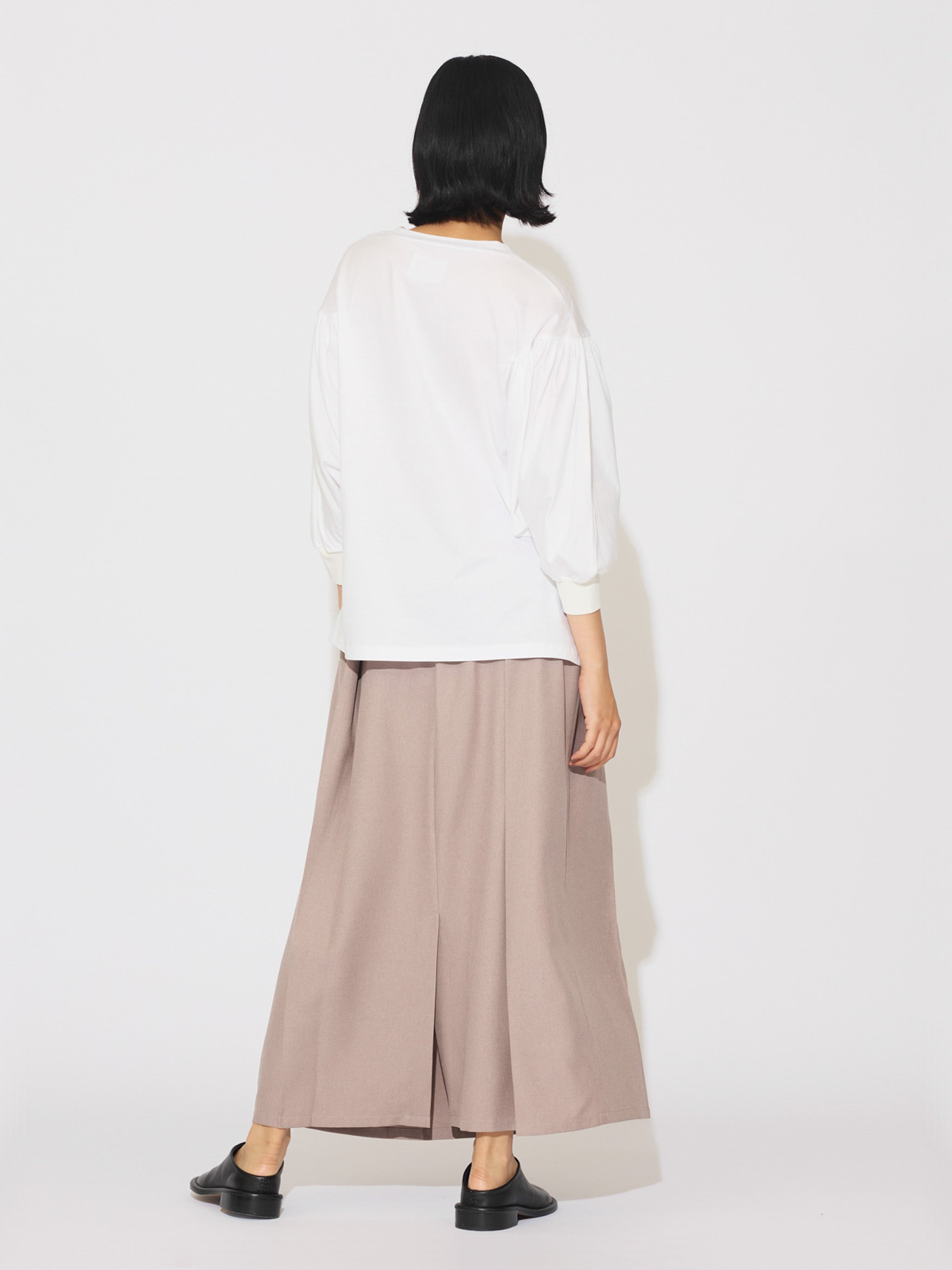 in tuck skirt [A]