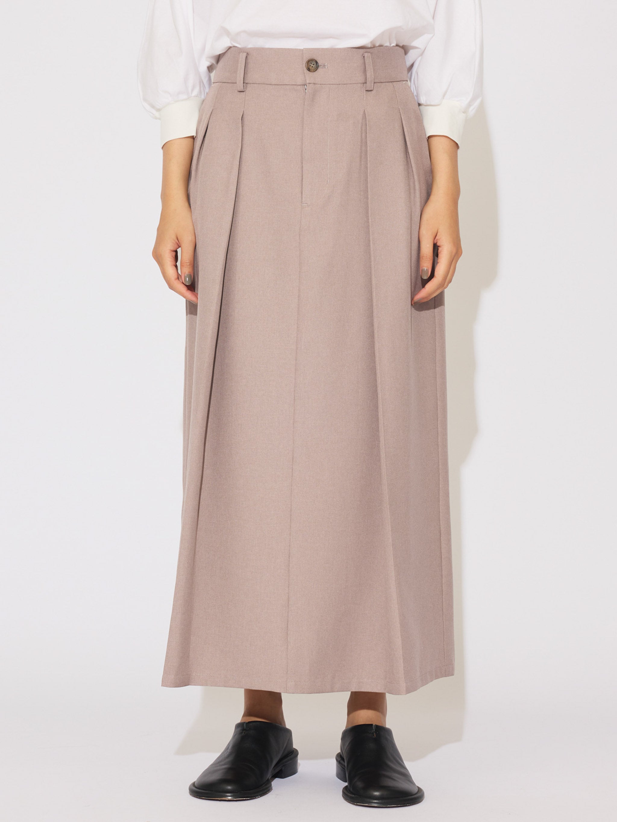 in tuck skirt [A]