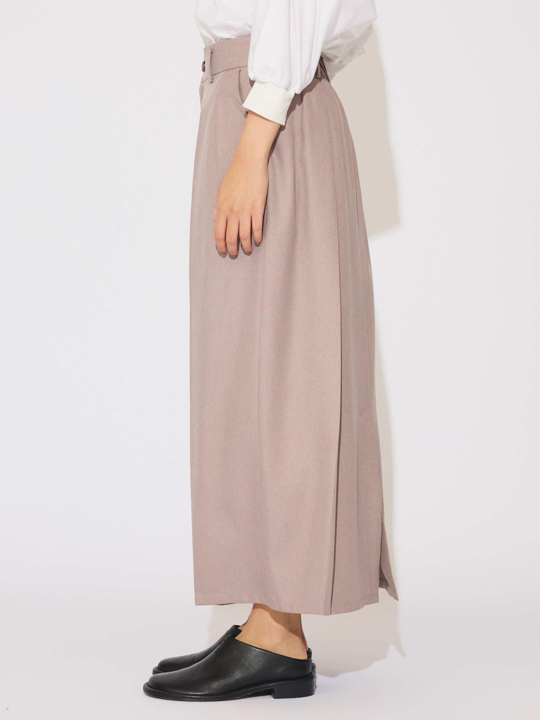 in tuck skirt [A]