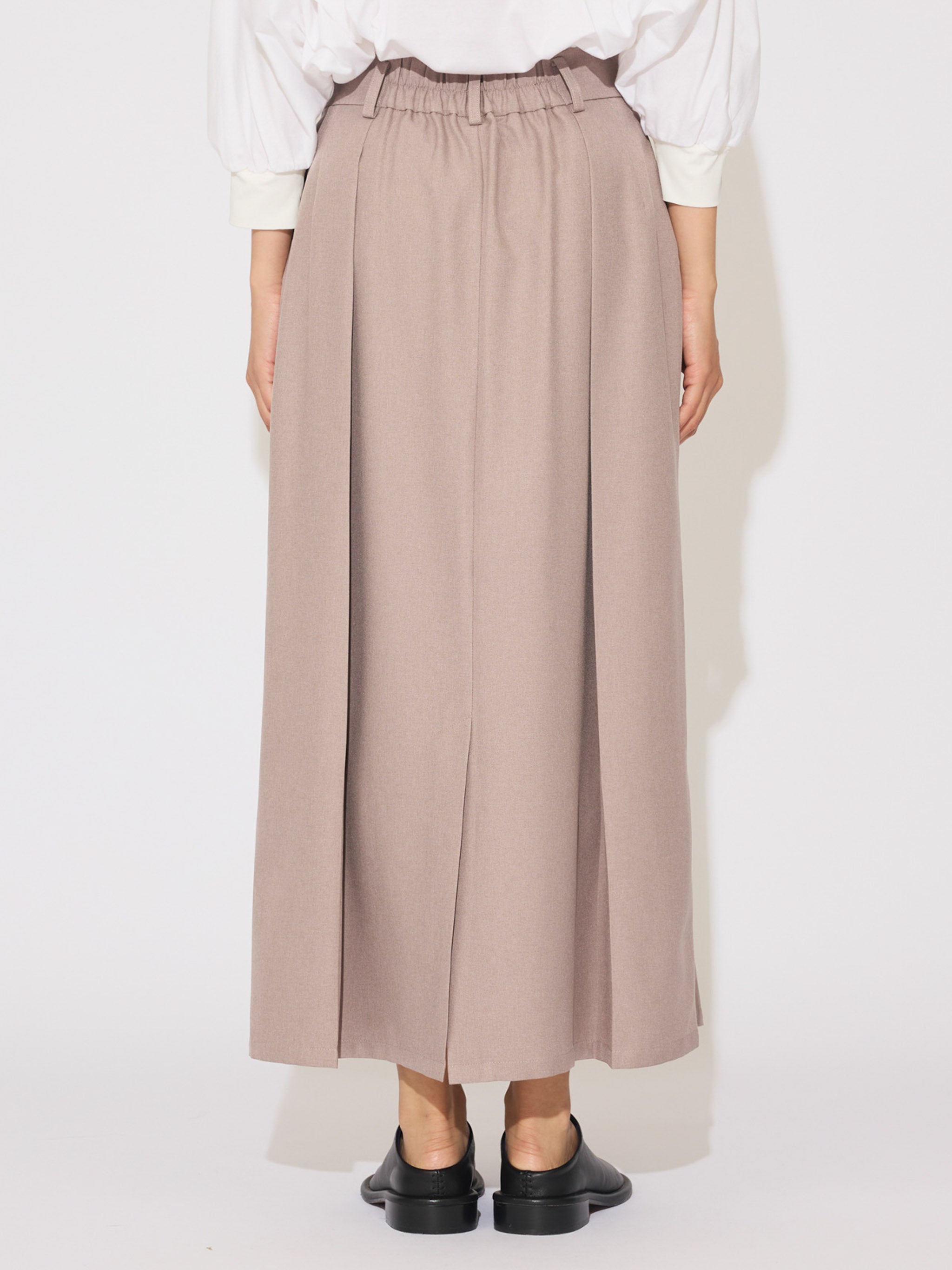 in tuck skirt [A]
