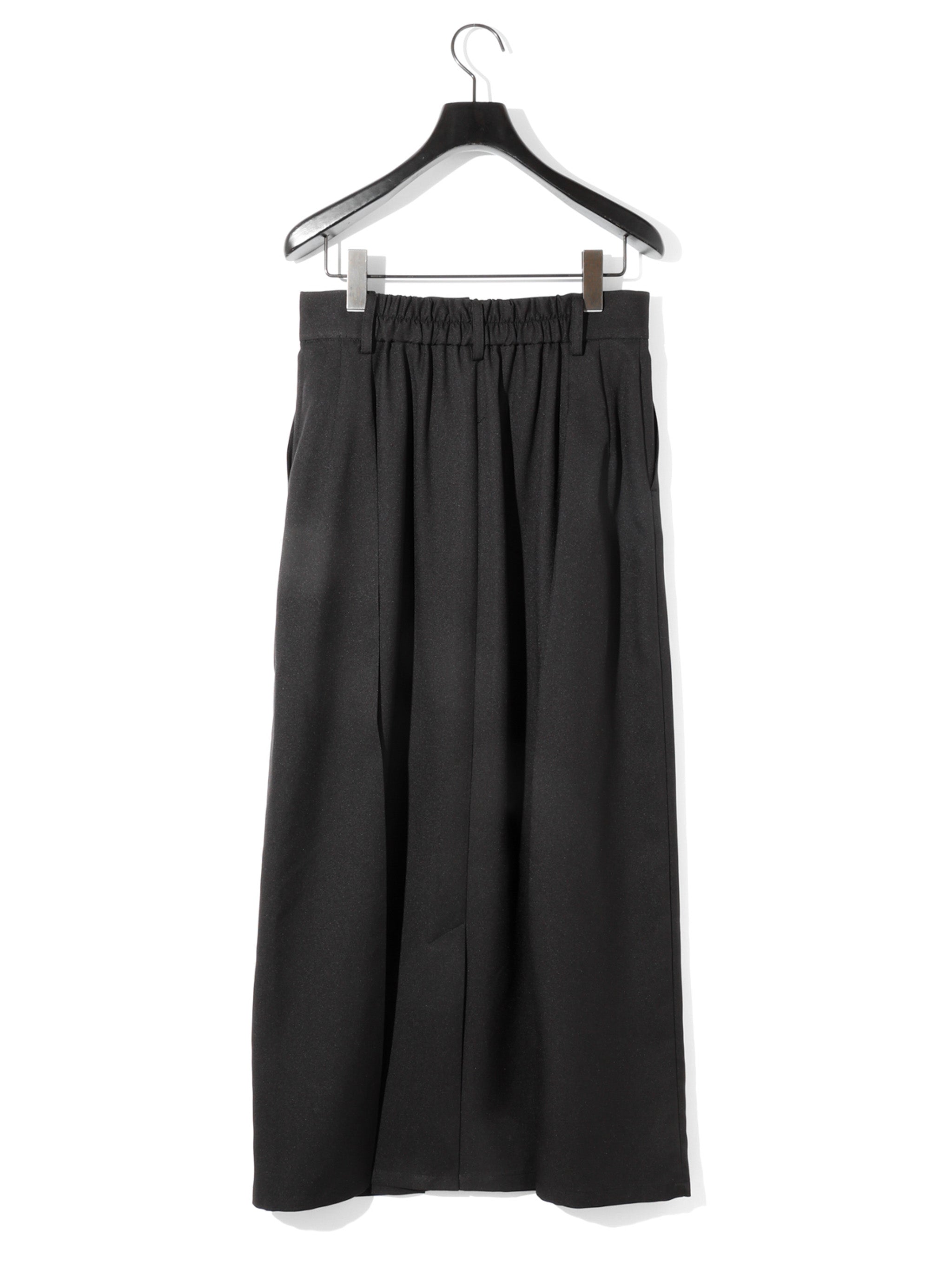 in tuck skirt [A]