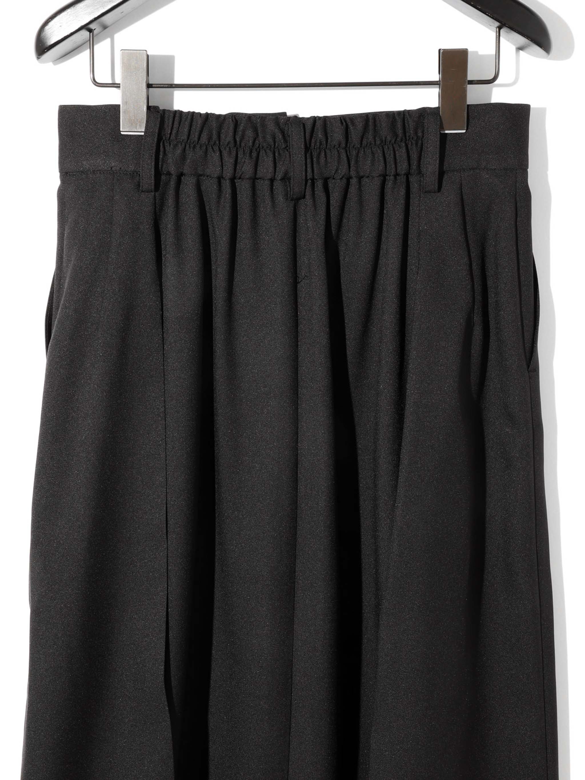 in tuck skirt [A]