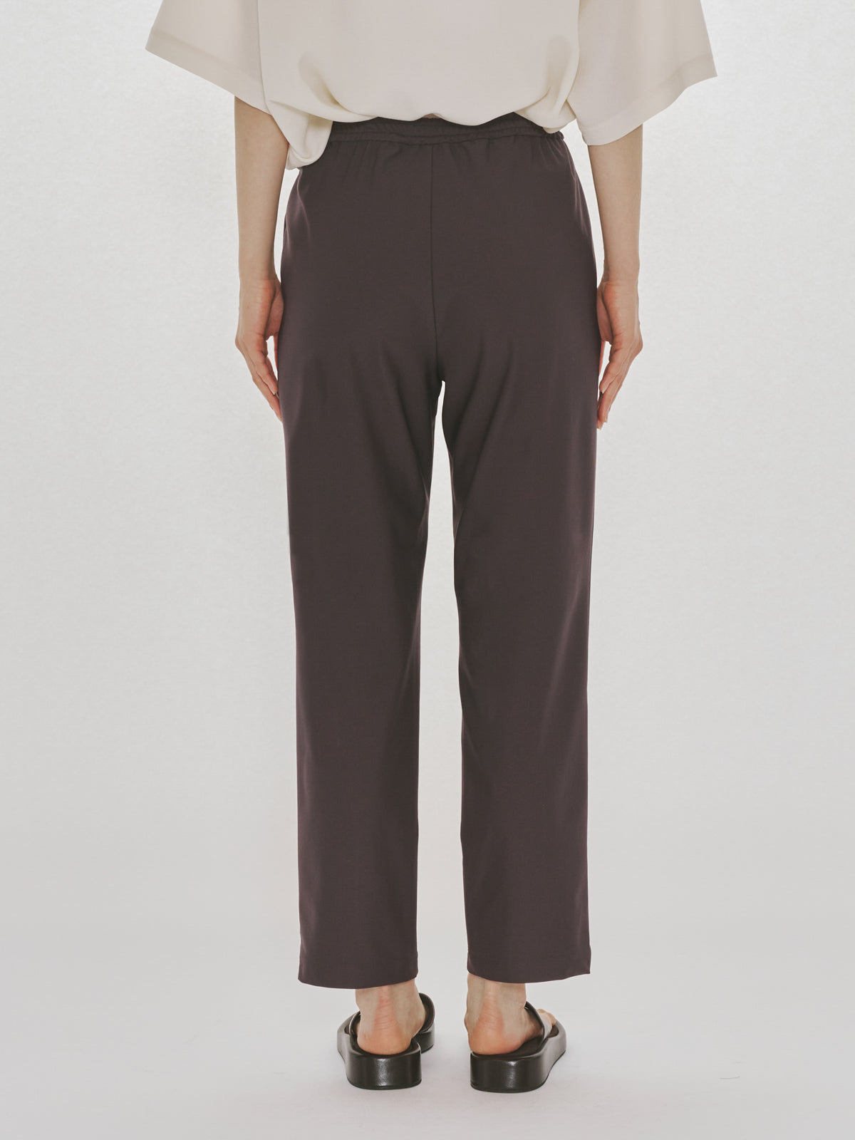 Essential Slim Tapered Pants｜高機能スリムテーパードパンツ