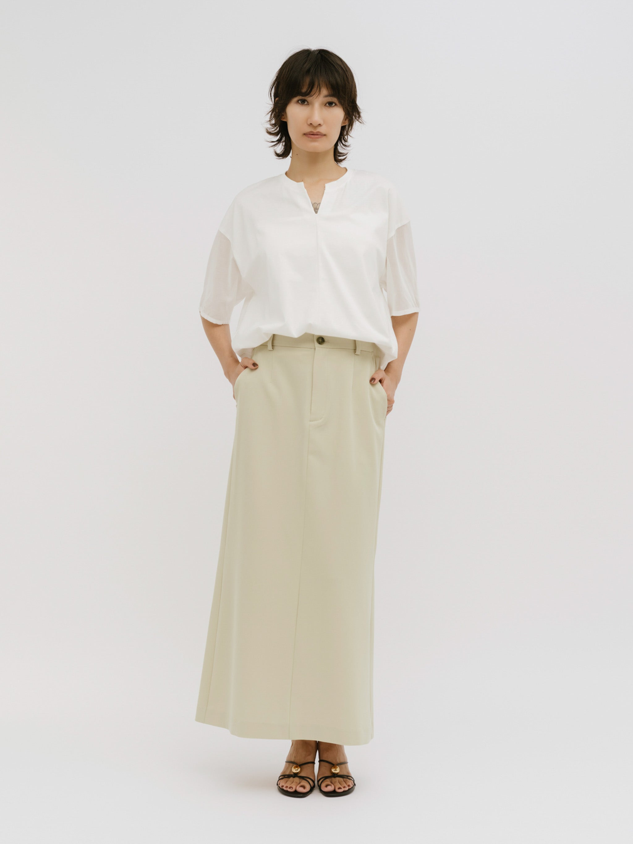 line narrow skirt