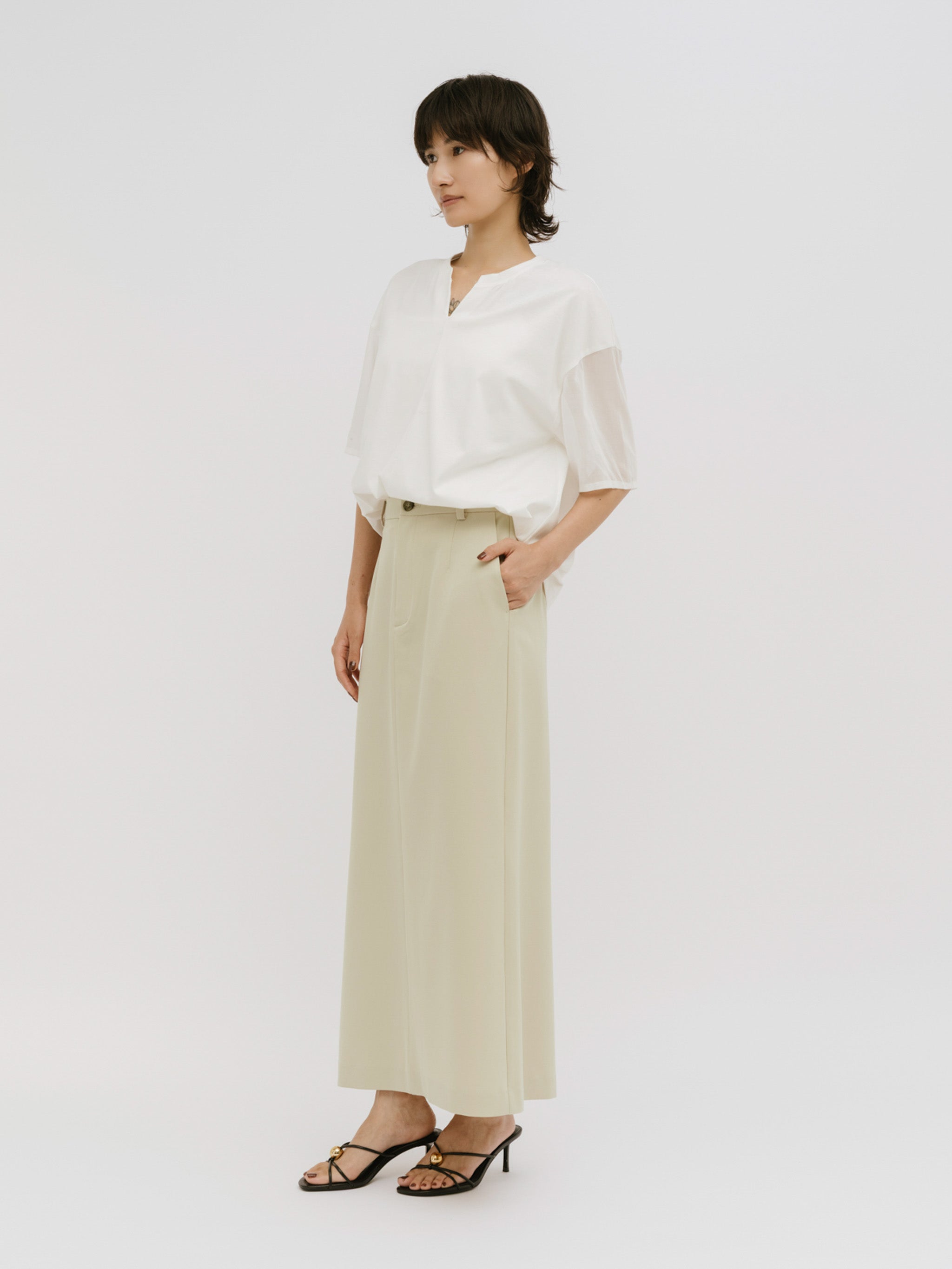 line narrow skirt