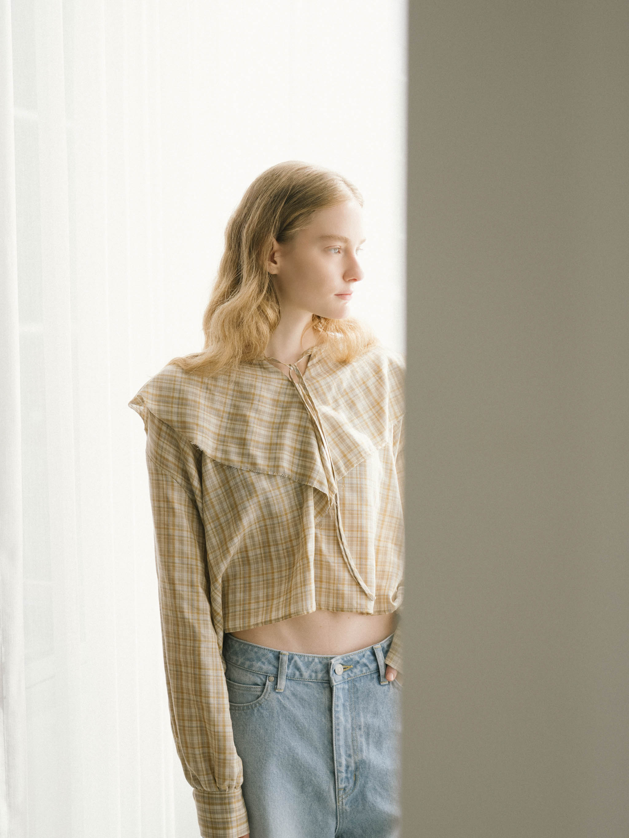 check big frill collar blouse