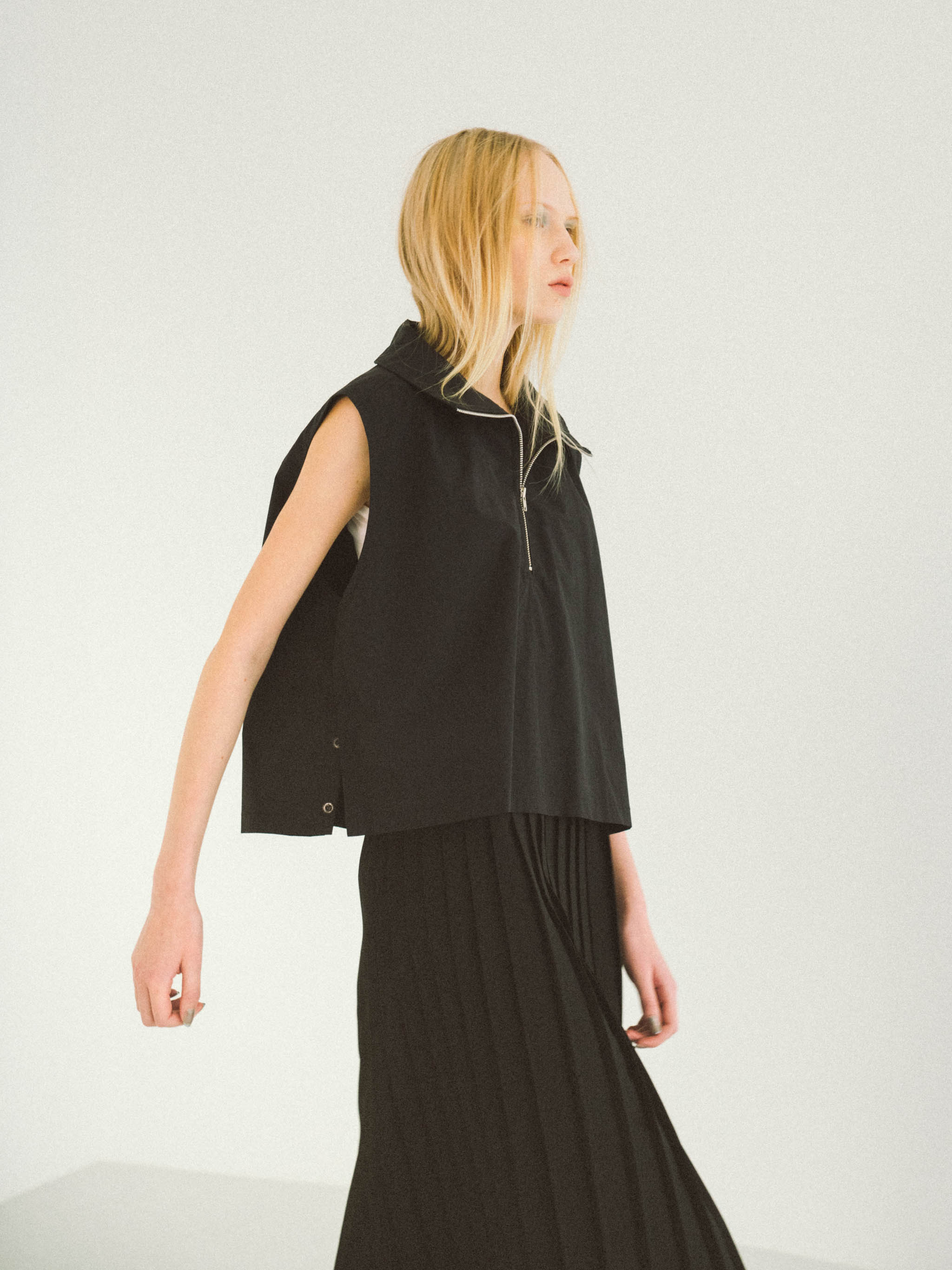 high neck zip vest[A]