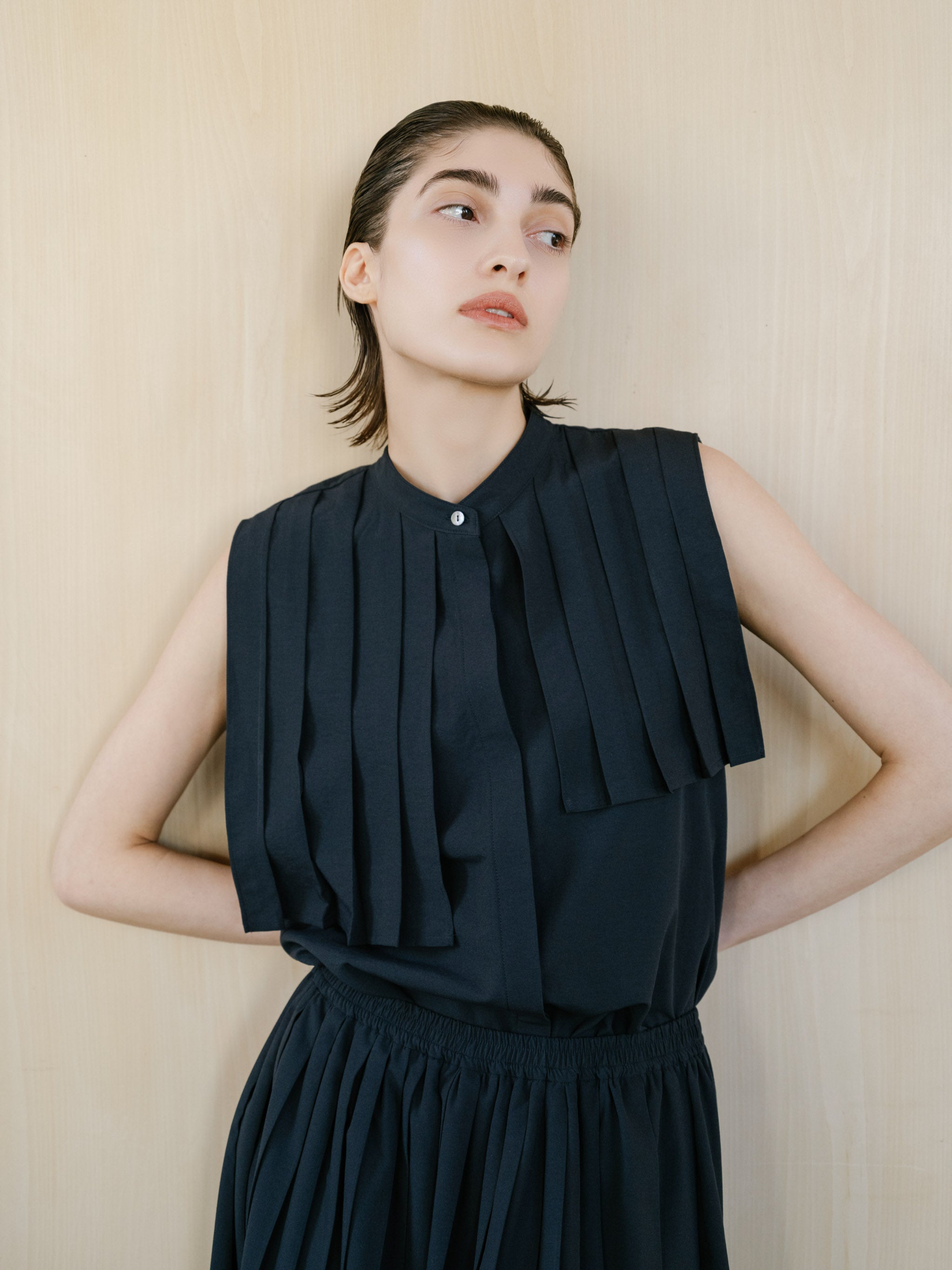N/S asymmetry pleats shirt