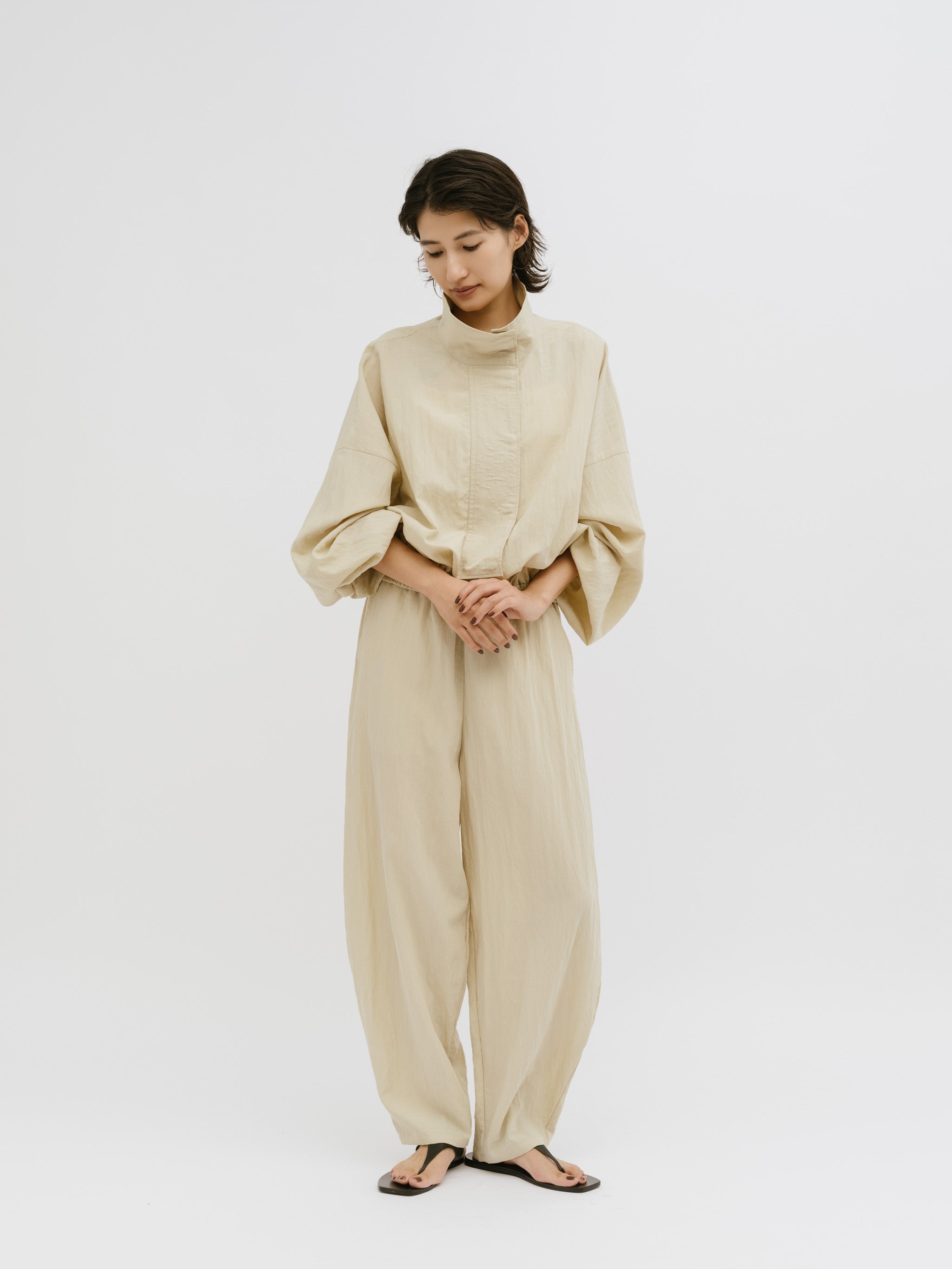 soft curve nylon blouson