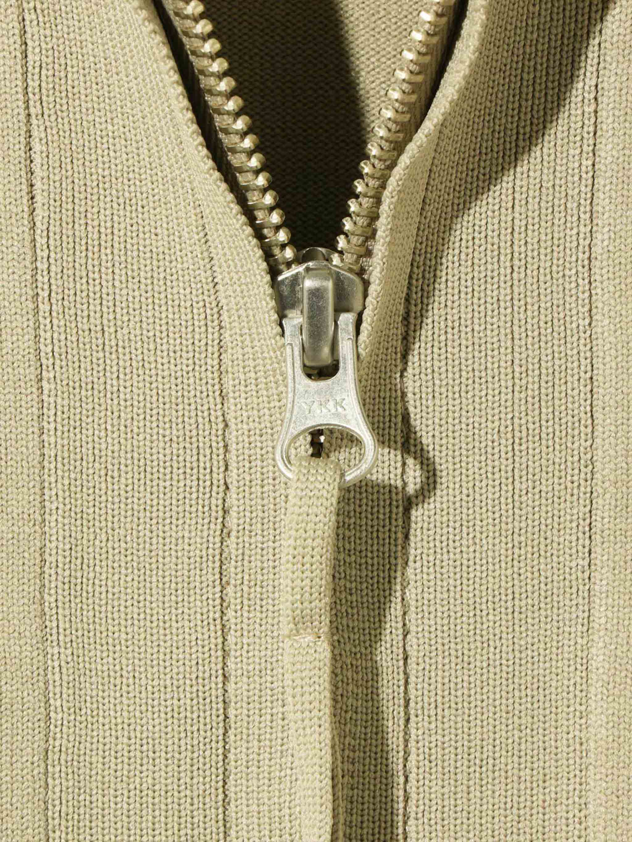 ハイネックジップカーディガン