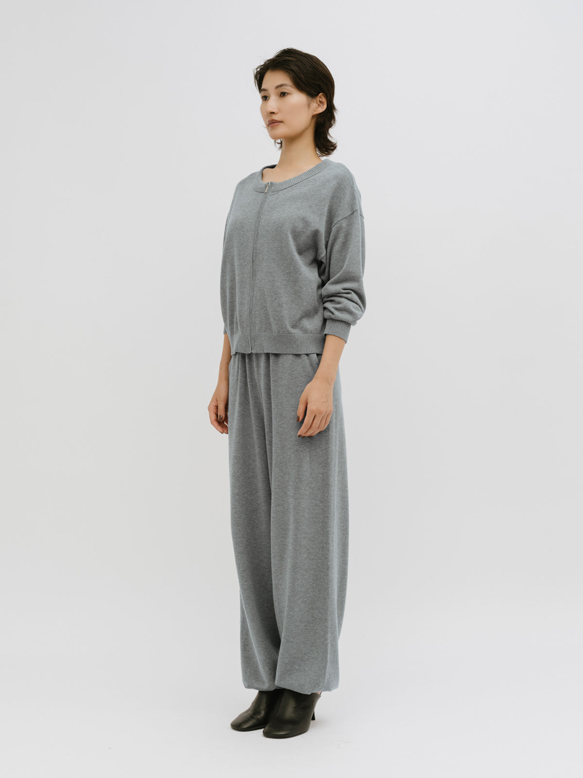 calm zip knit