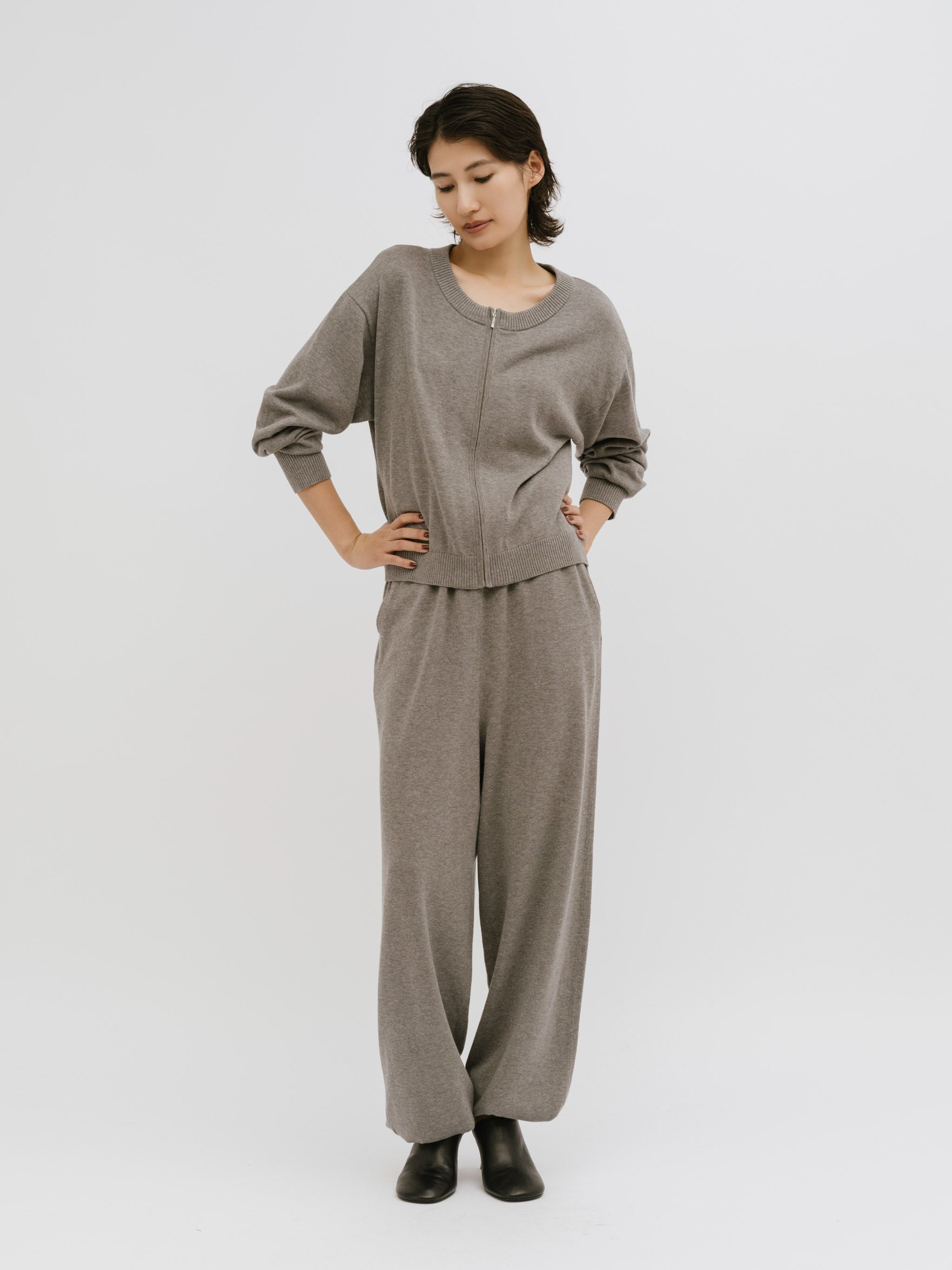 calm zip knit