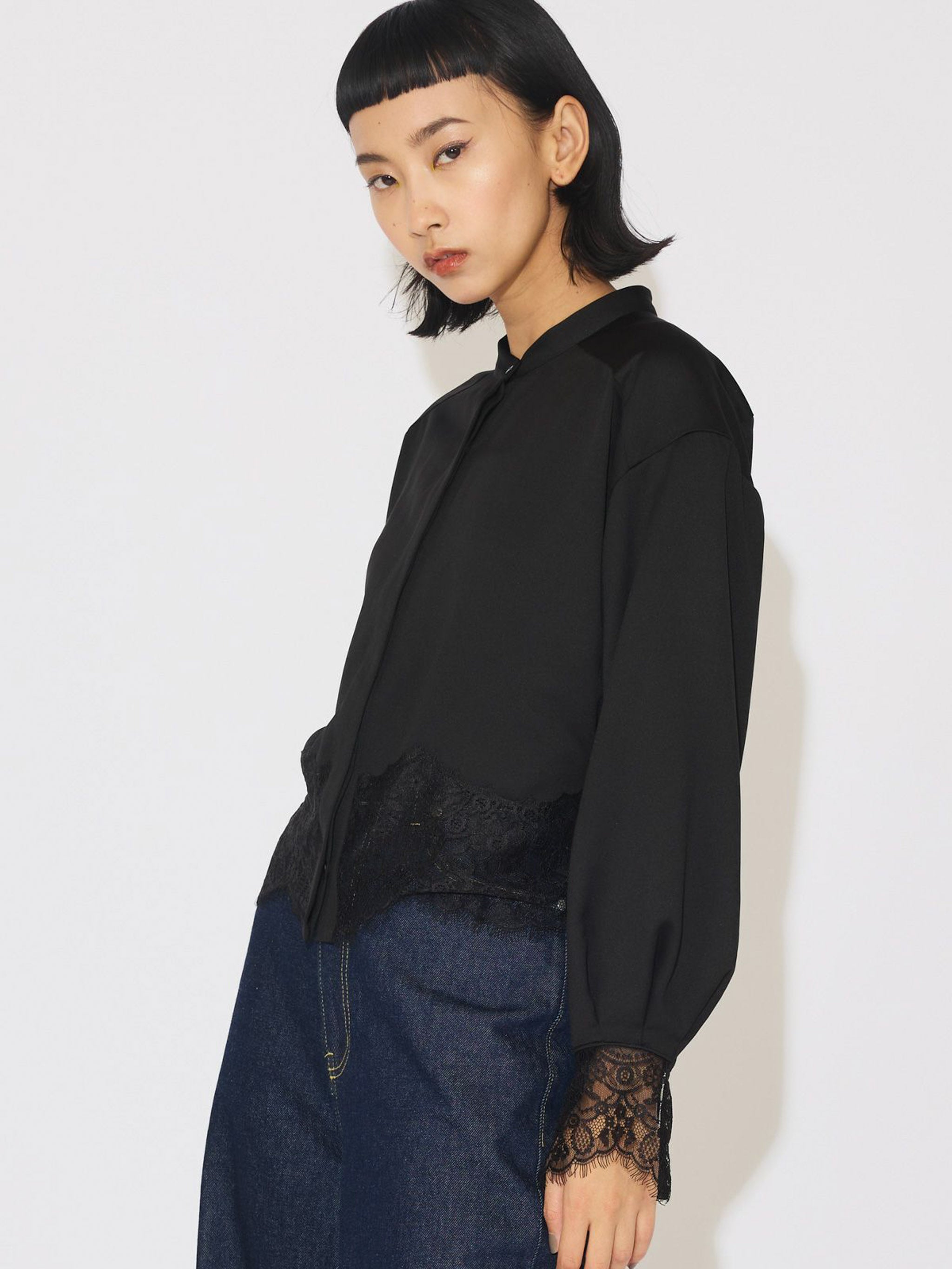 レースカットワークシャツ