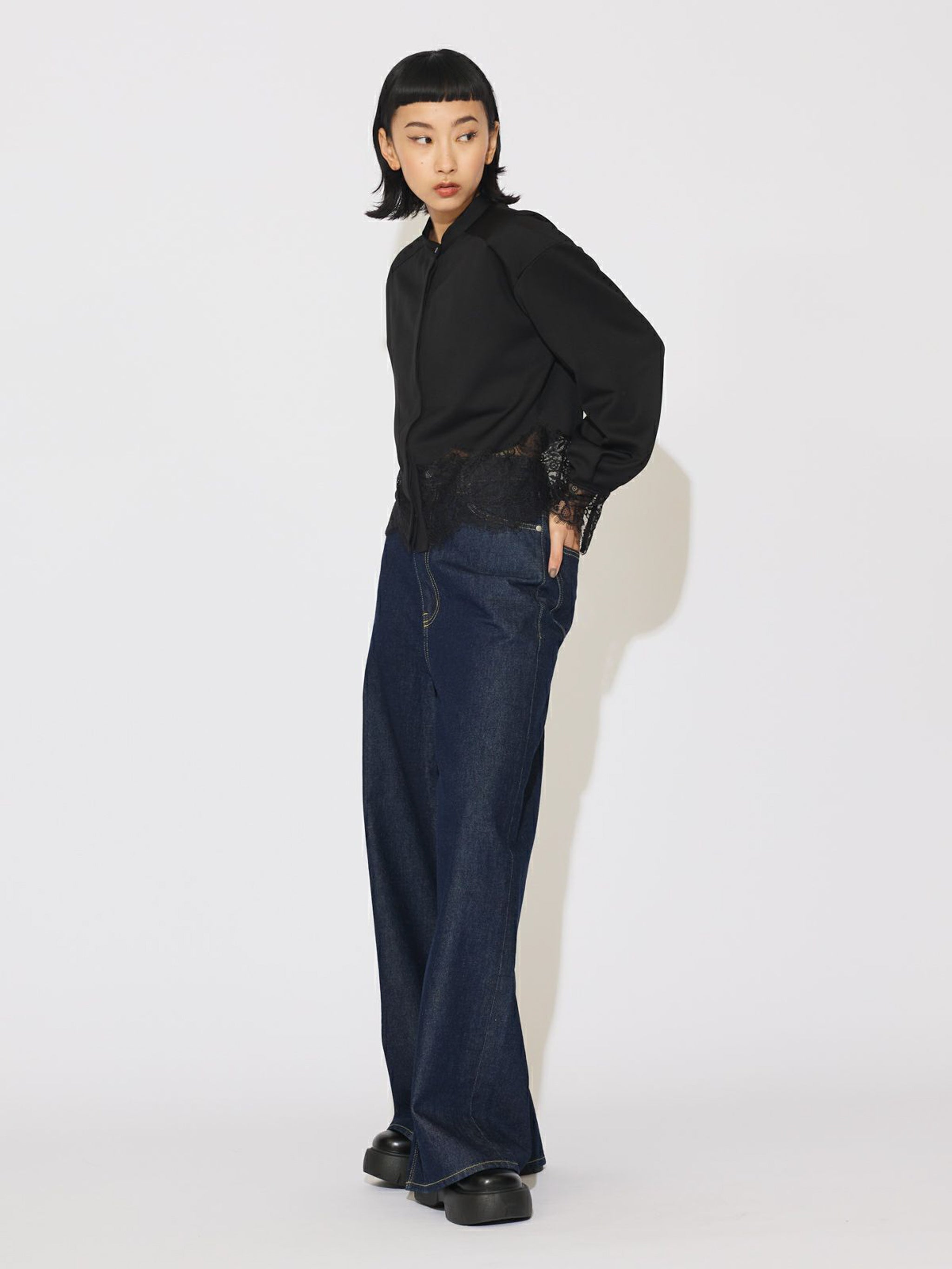 レースカットワークシャツ