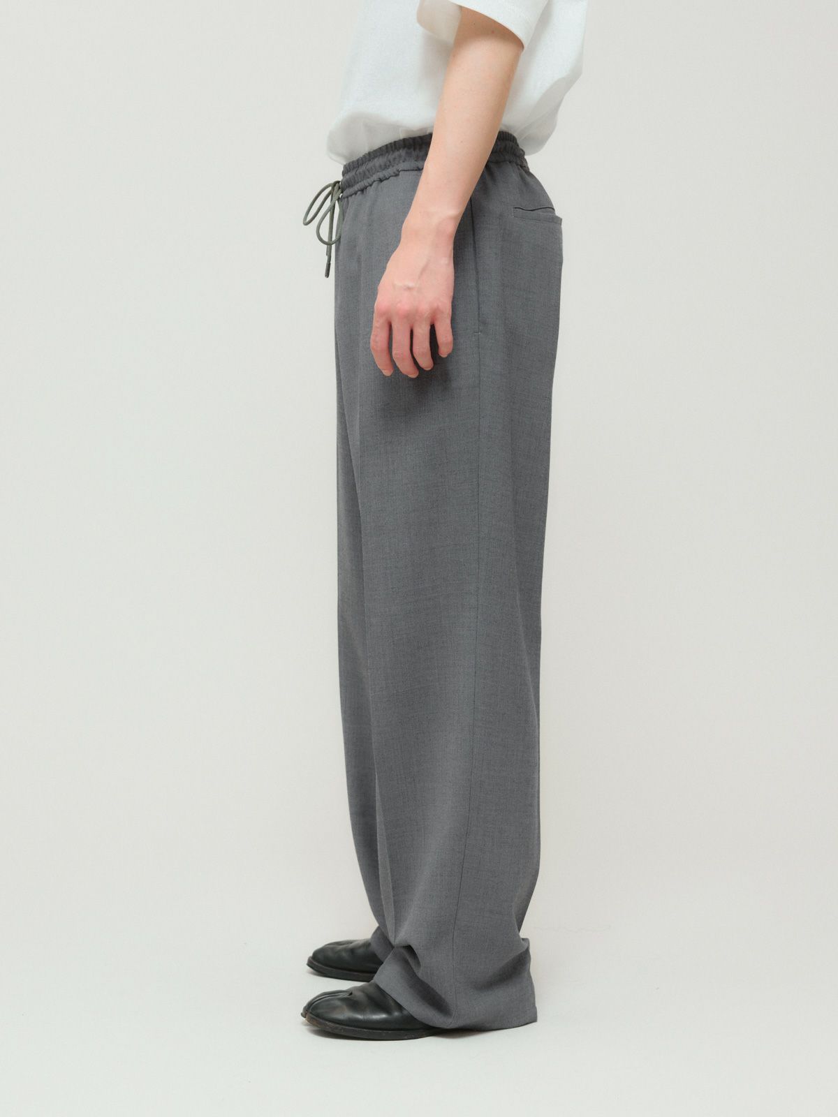 tuck straight slacks