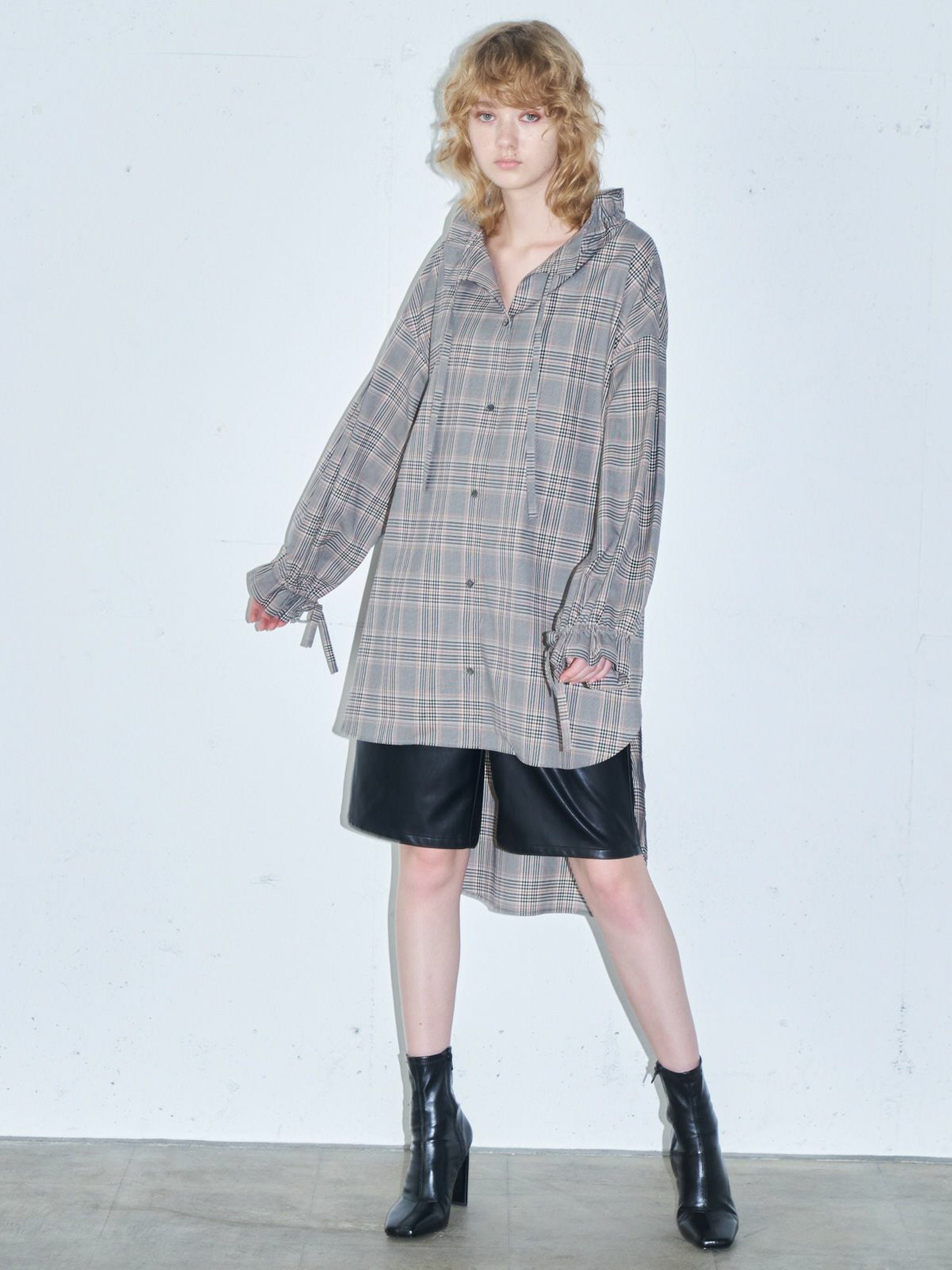 シンセティックレザーハーフパンツ(3-1329)