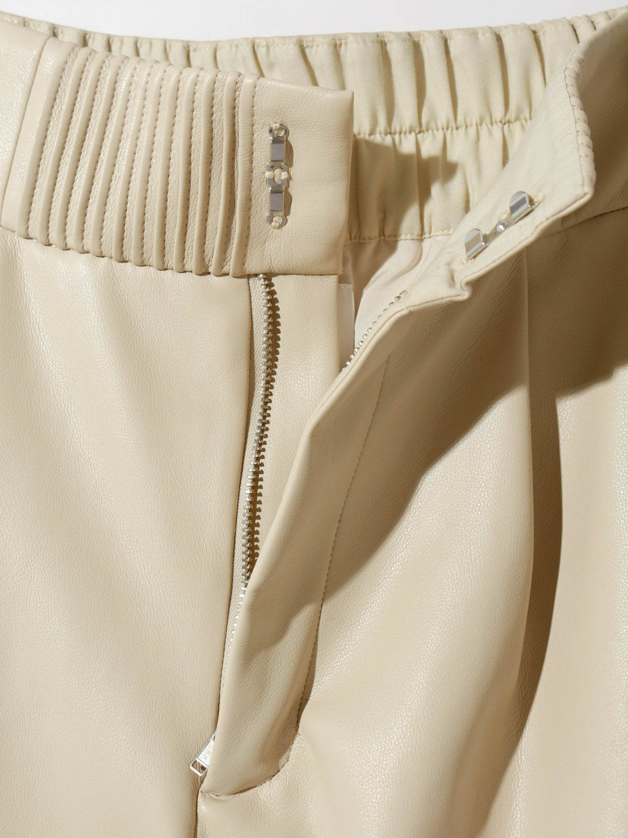 シンセティックレザーハーフパンツ(3-1329)