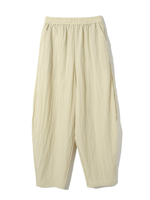 soft curve nylon pants MIDIUMISOLID カーブシルエットがモードな雰囲気を演出するナイロンパンツ