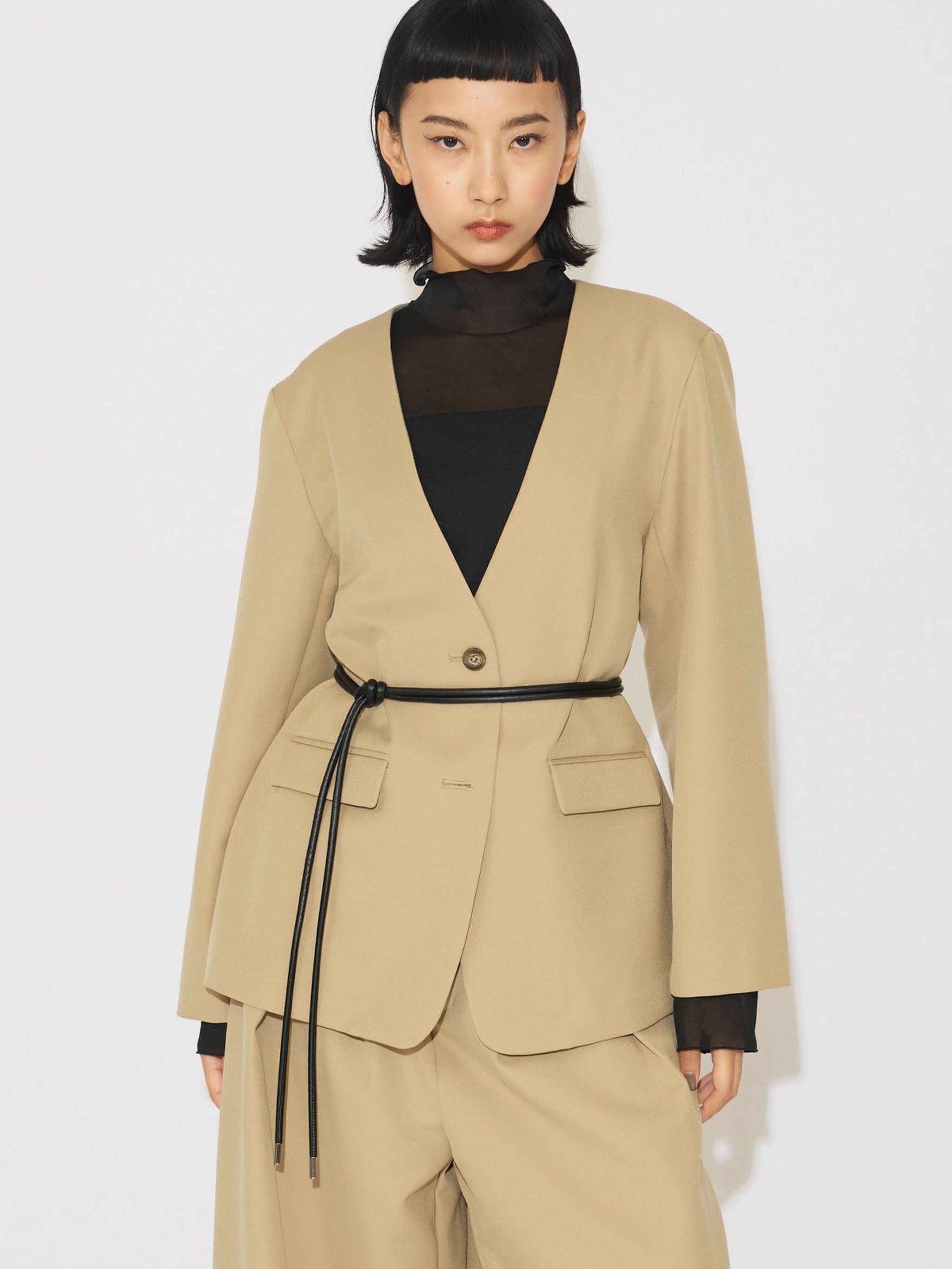 ベルト付きノーカラージャケット