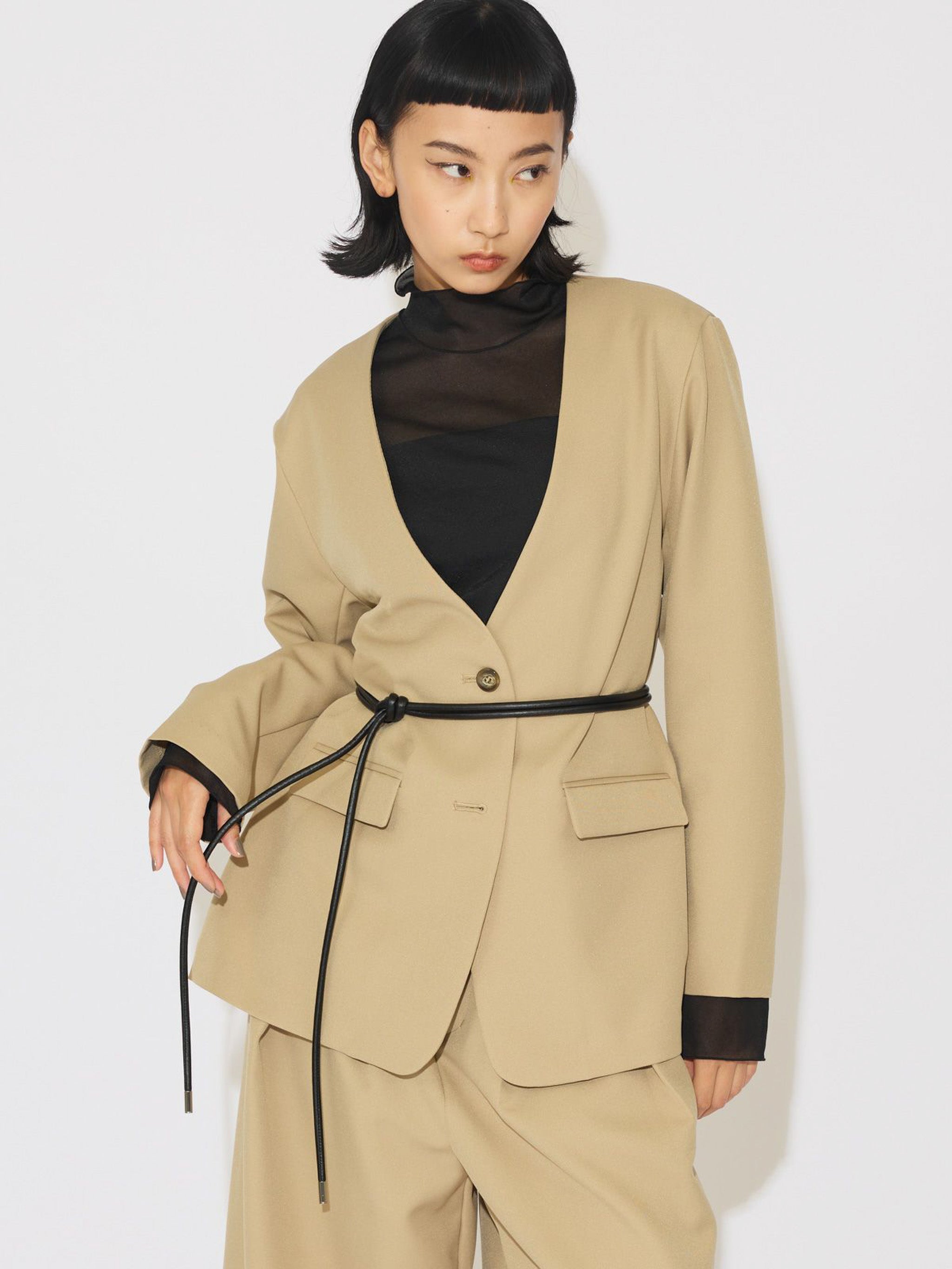 ベルト付きノーカラージャケット