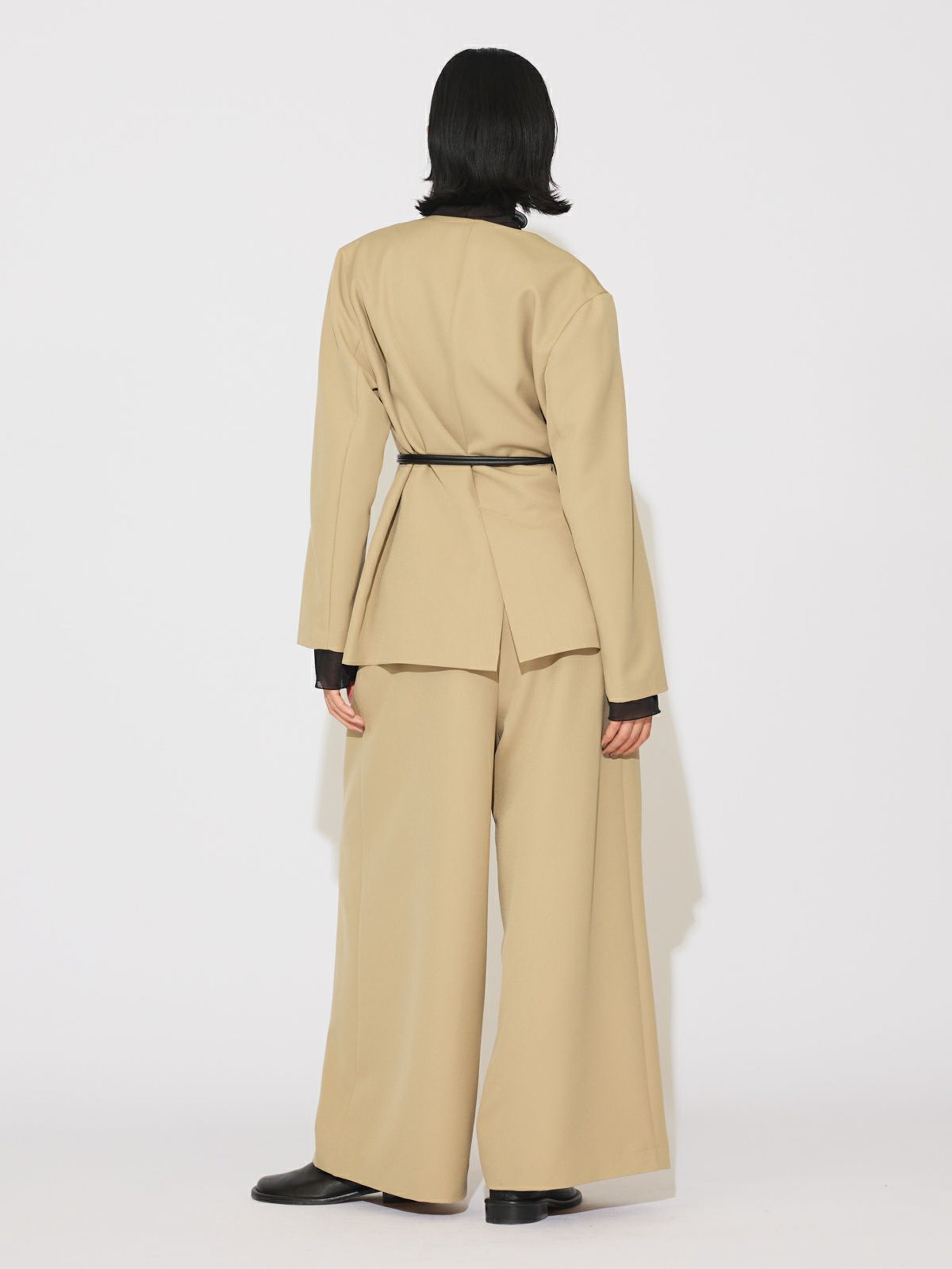 ベルト付きノーカラージャケット