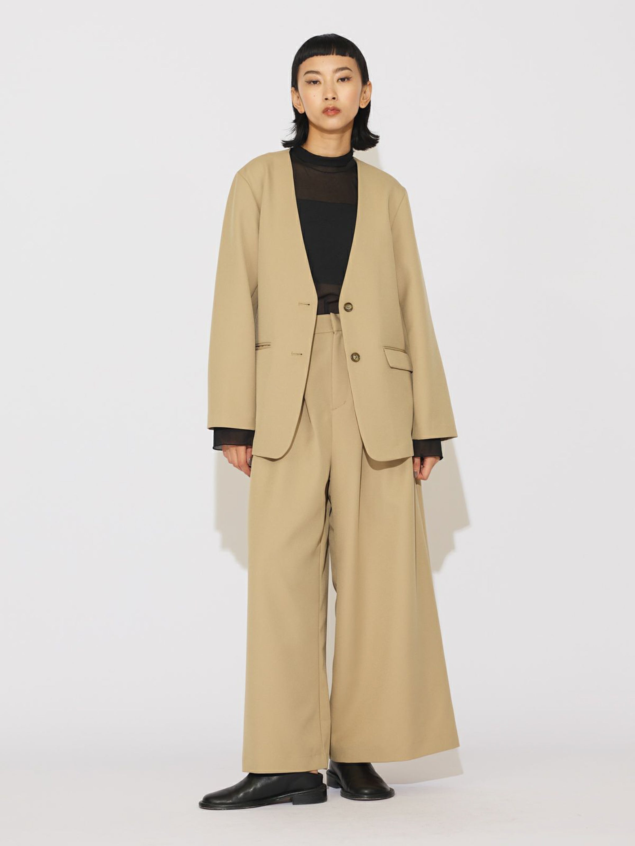 ベルト付きノーカラージャケット