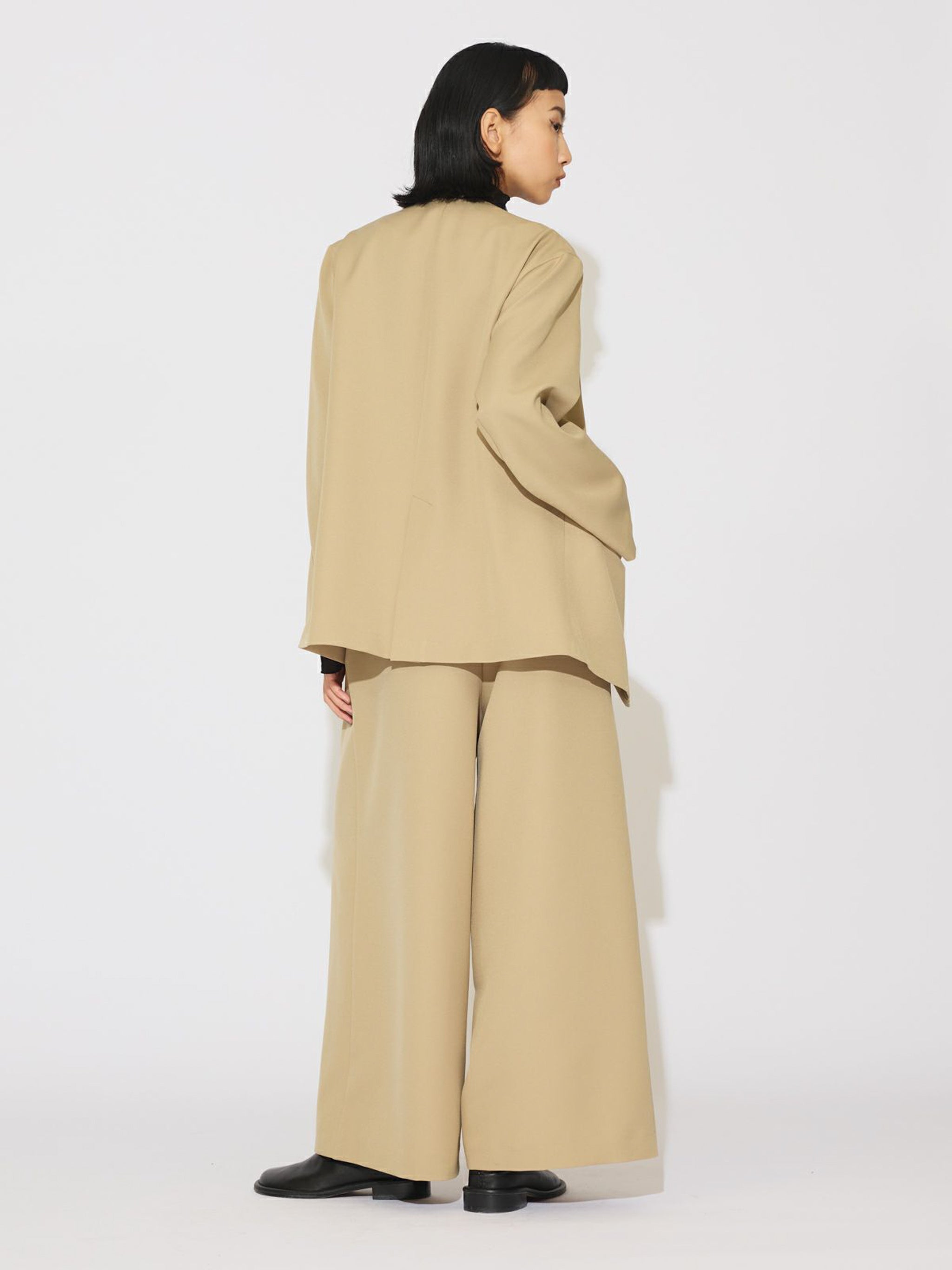 ベルト付きノーカラージャケット