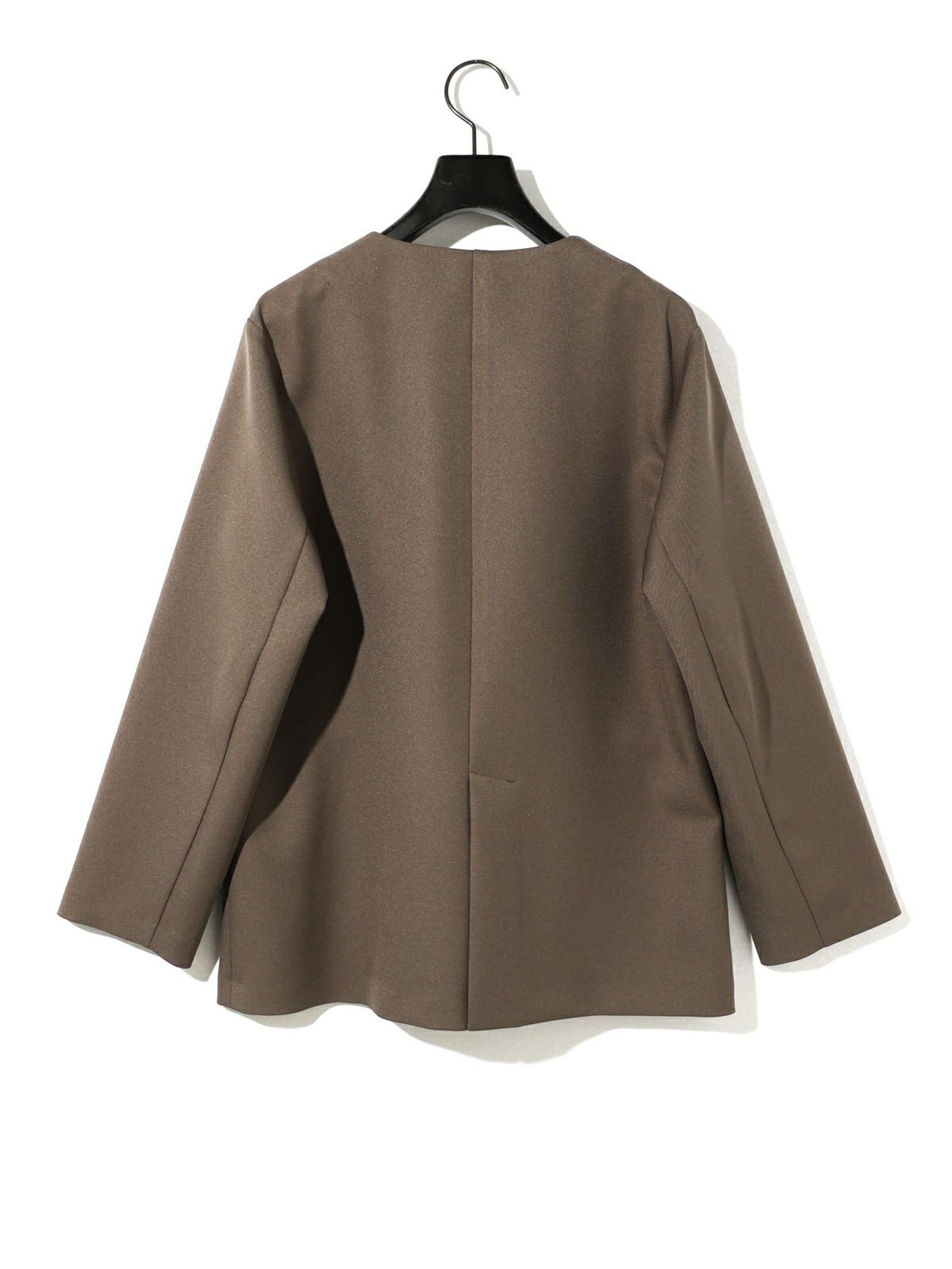 ベルト付きノーカラージャケット