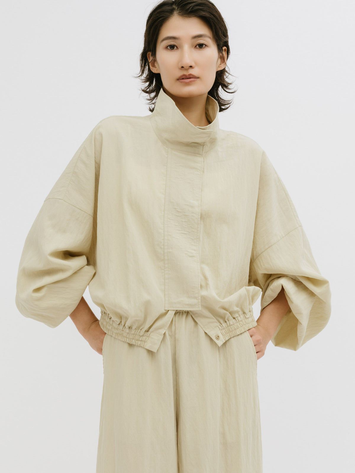 soft curve nylon blouson