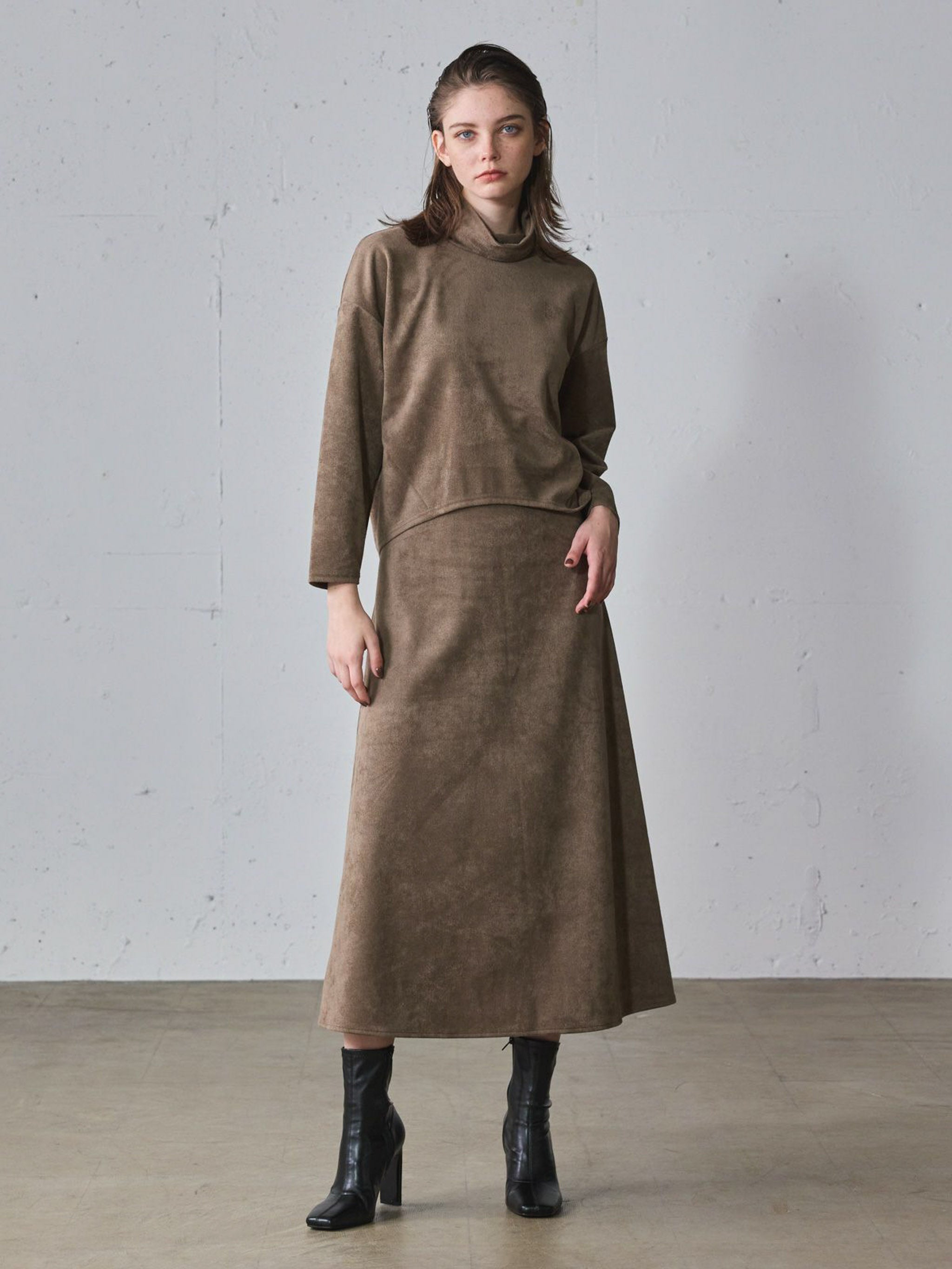 スエードショートプルオーバー