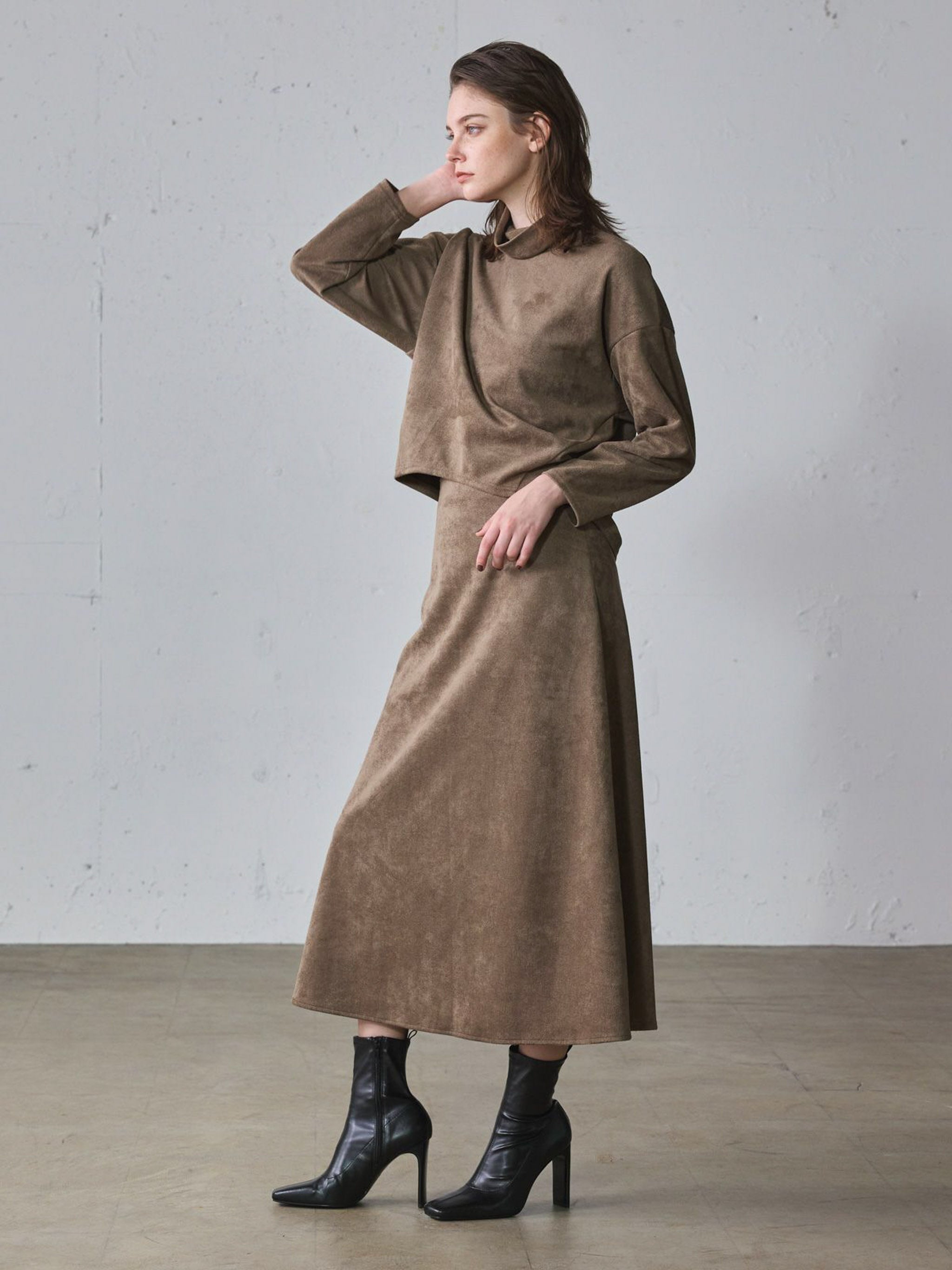 スエードショートプルオーバー