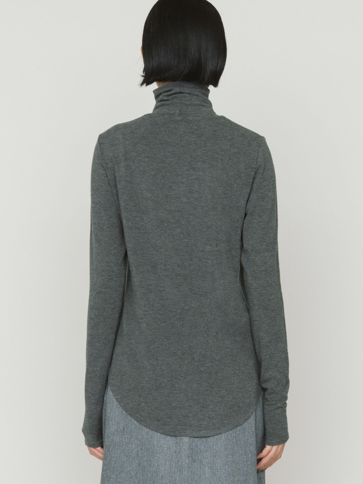 high neck round hem pullover