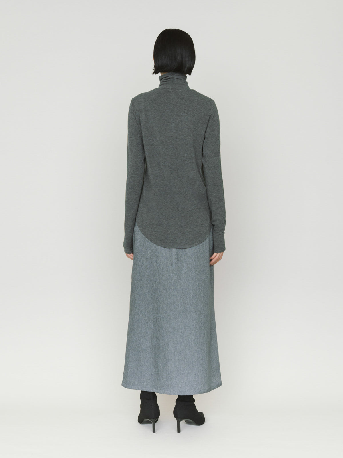 high neck round hem pullover
